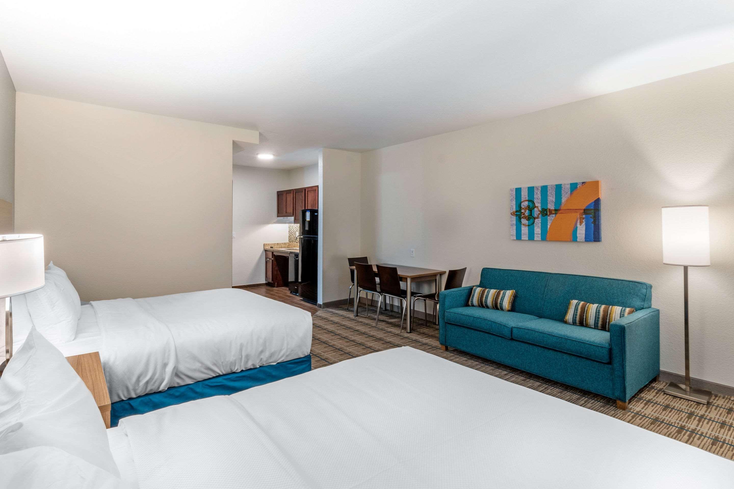 Mainstay International Airport Hotel 3*