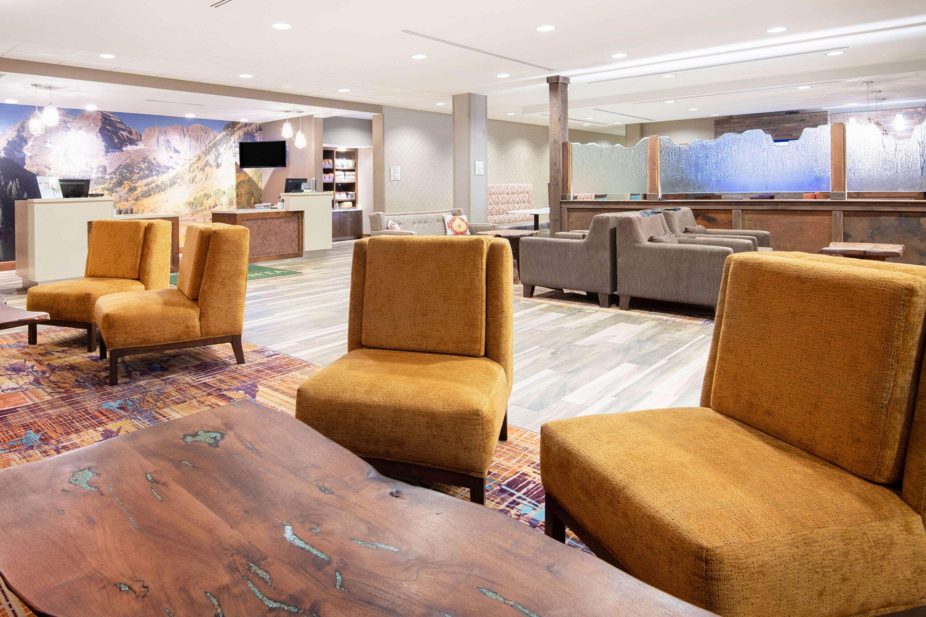 La Quinta By Wyndham Hotel