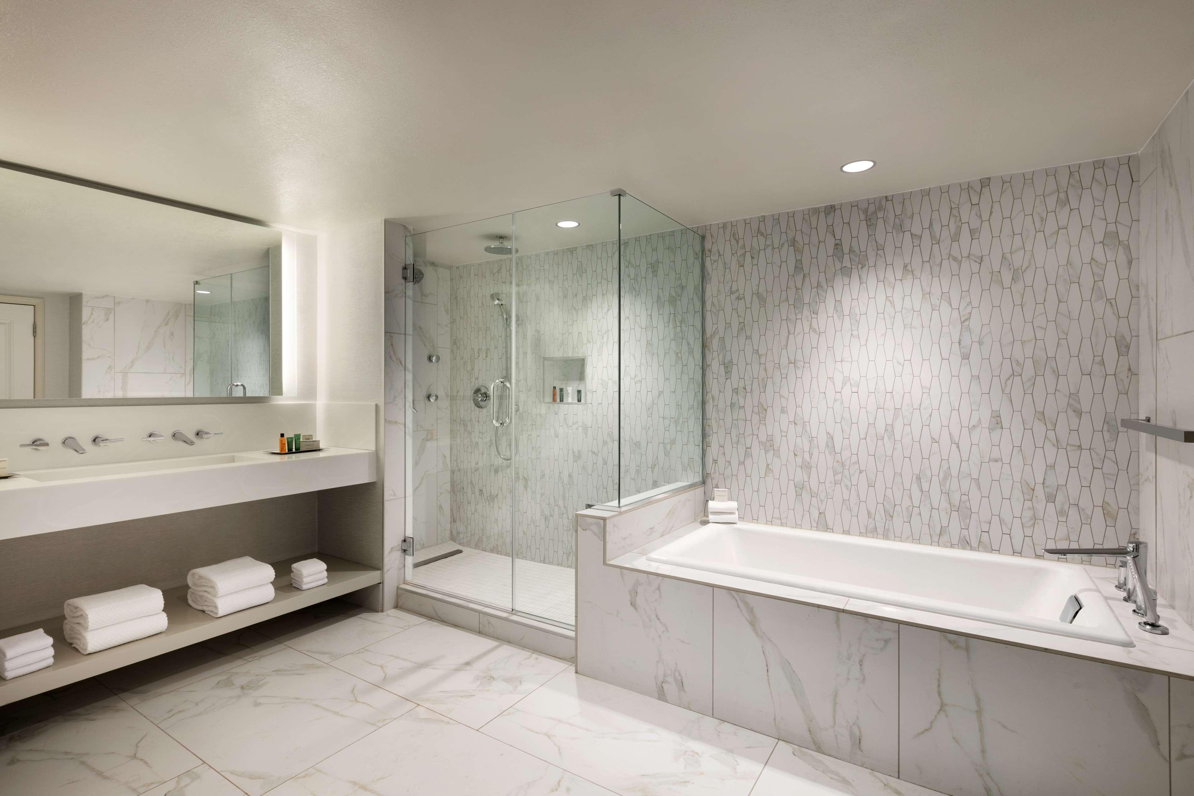 Hilton Collins Hotel 3*