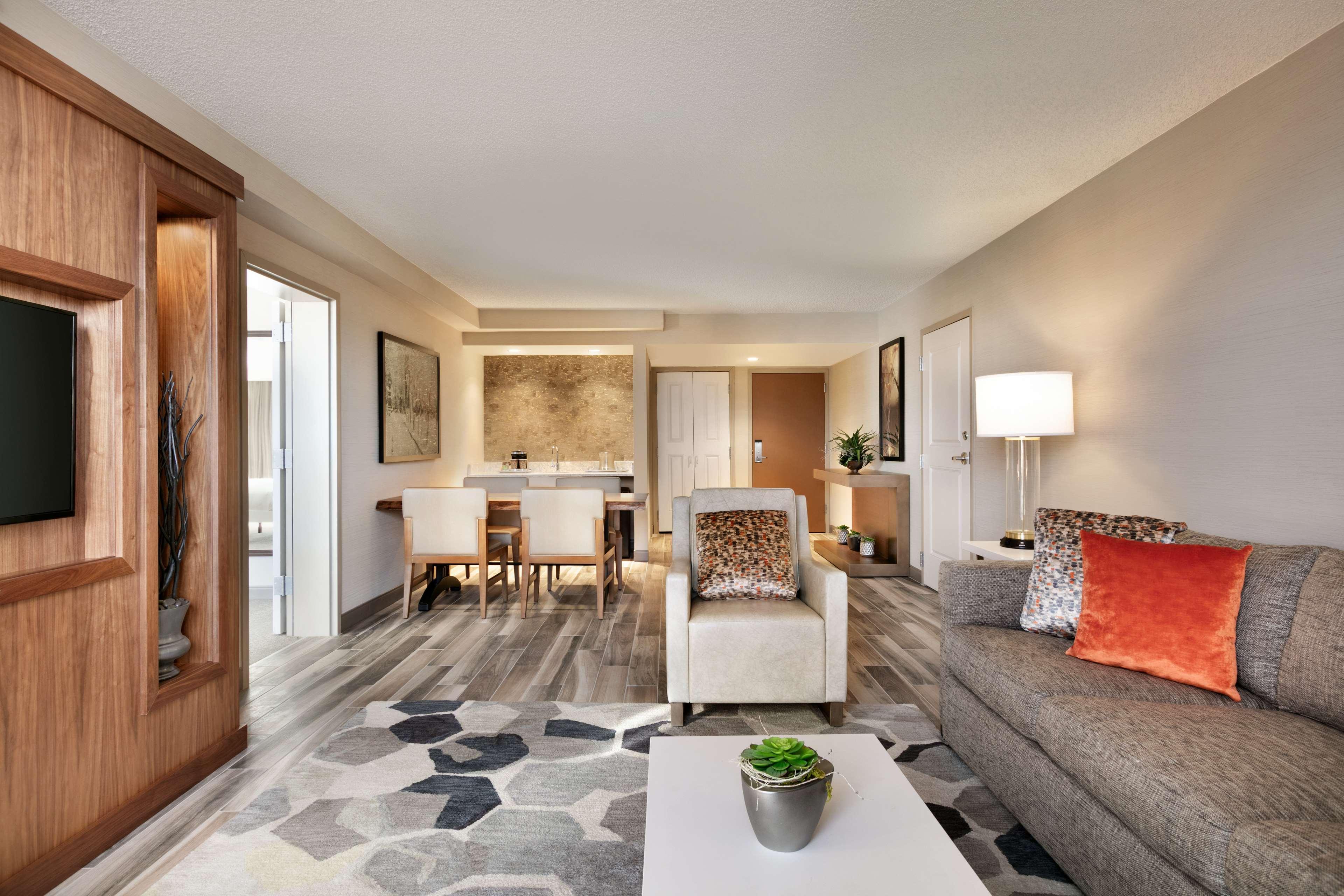 Hotel Hilton Collins 3*