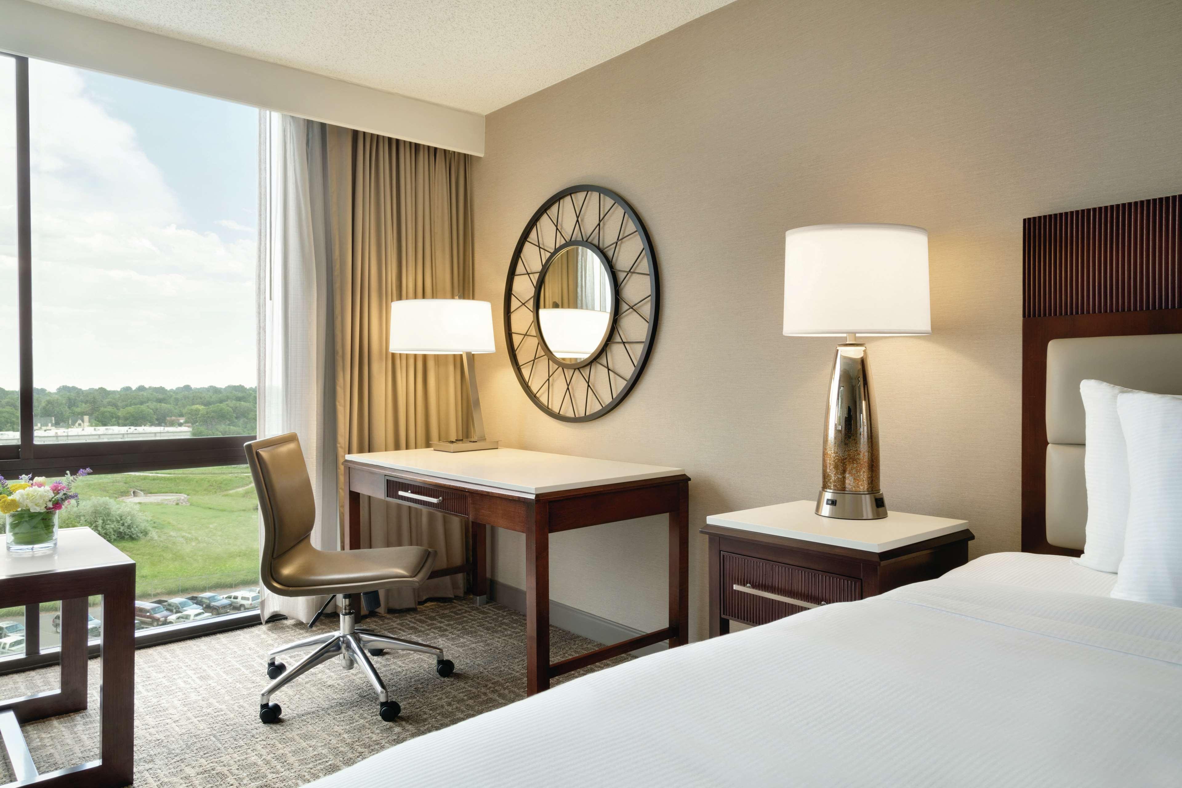 Hilton Collins 3*