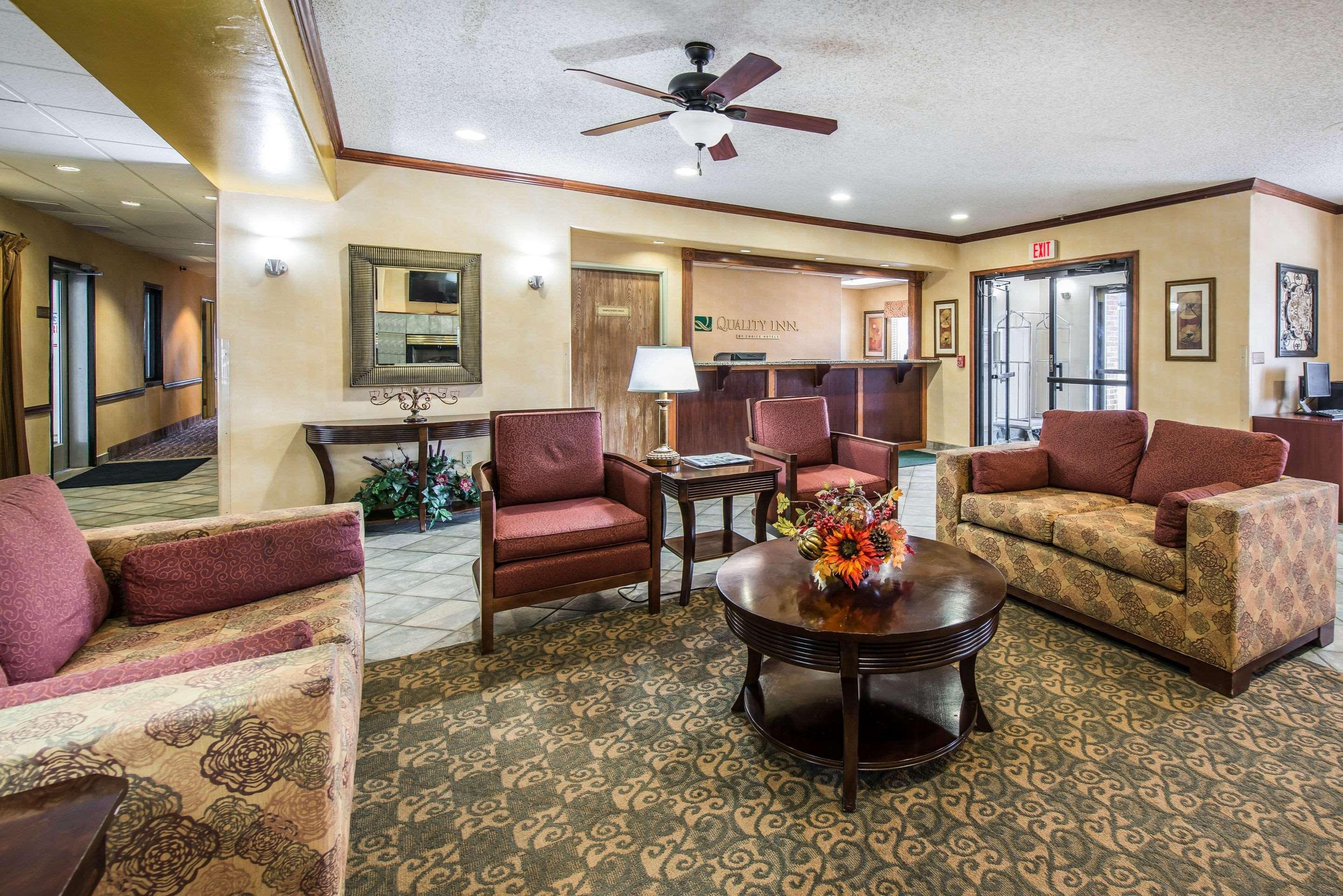 Quality Denver Inn 2*