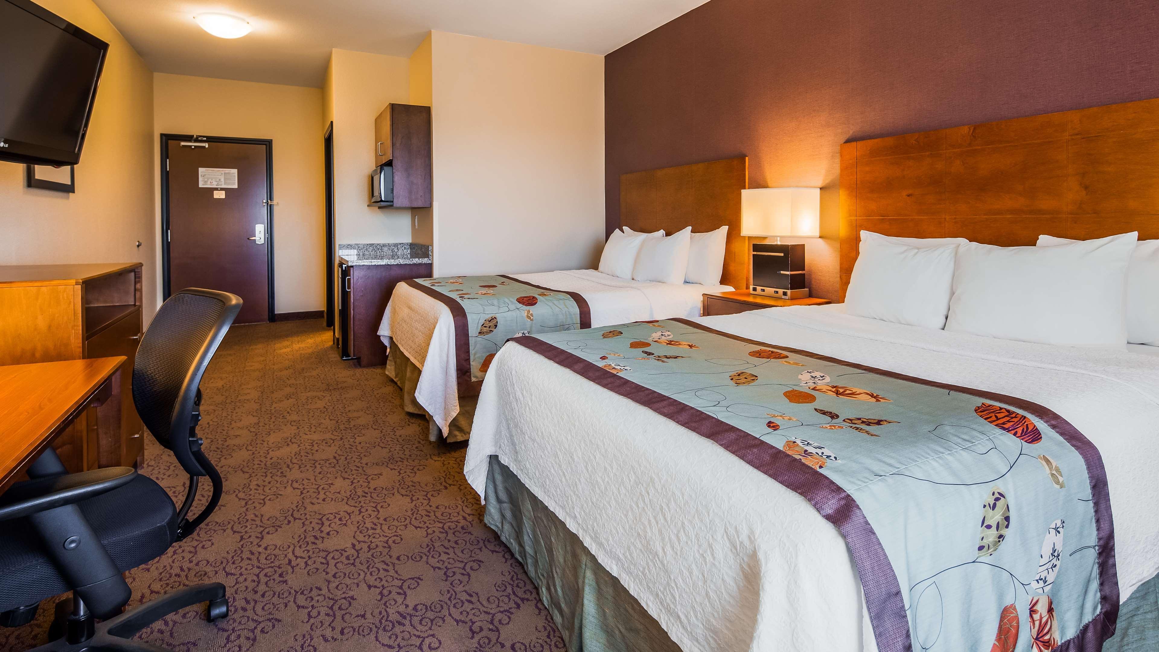 Western Carousel & Hotel 3*