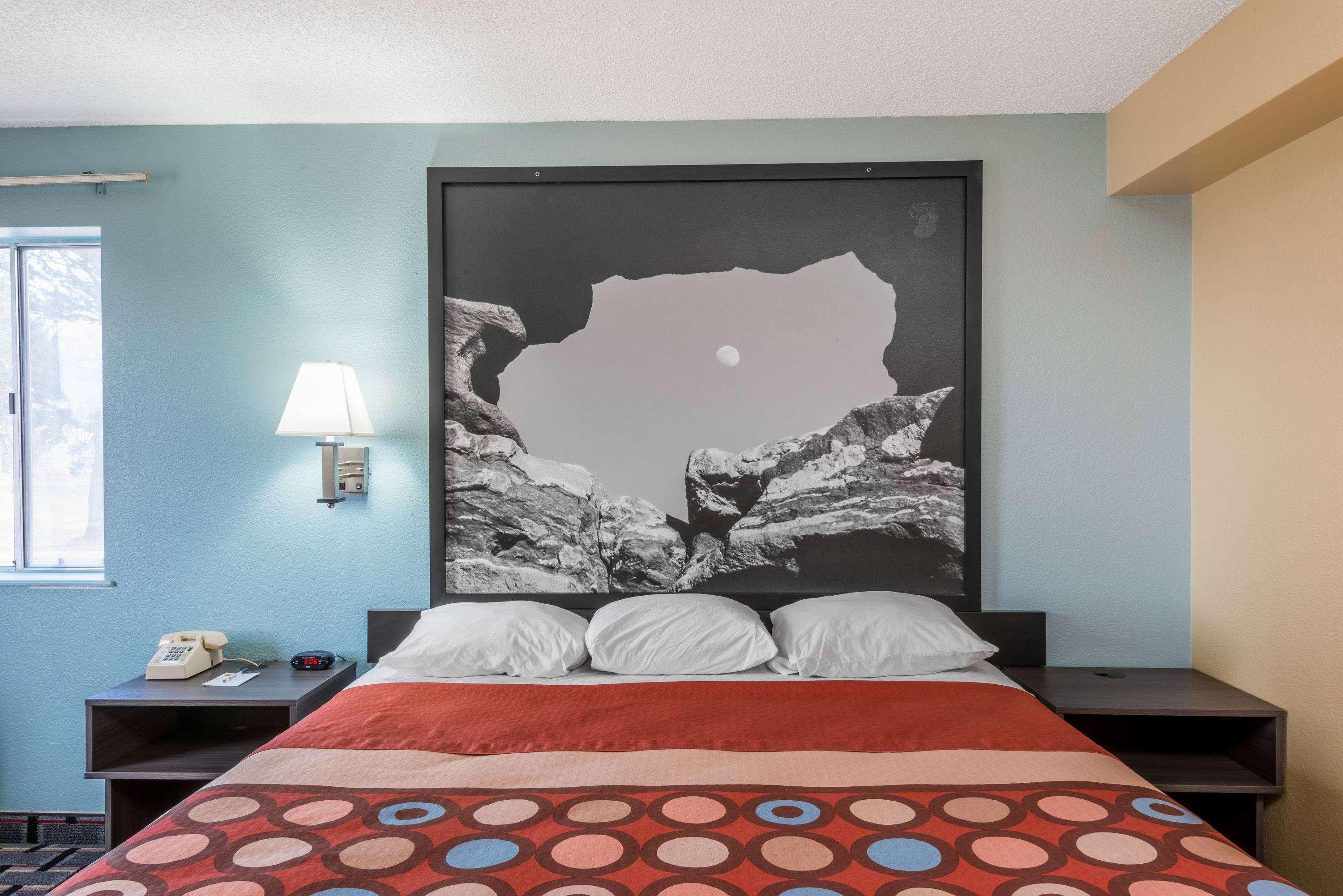 Super 8 By Wyndham North East Denver Hotel