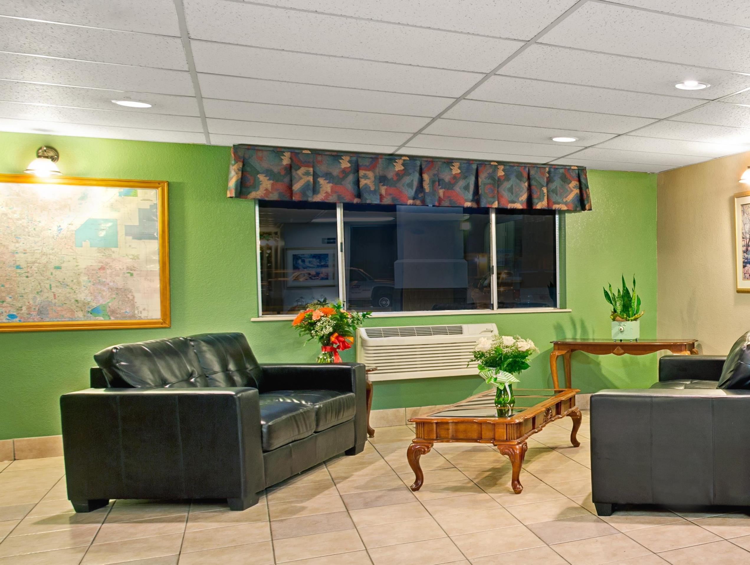 Super 8 By Wyndham North East Denver 2*