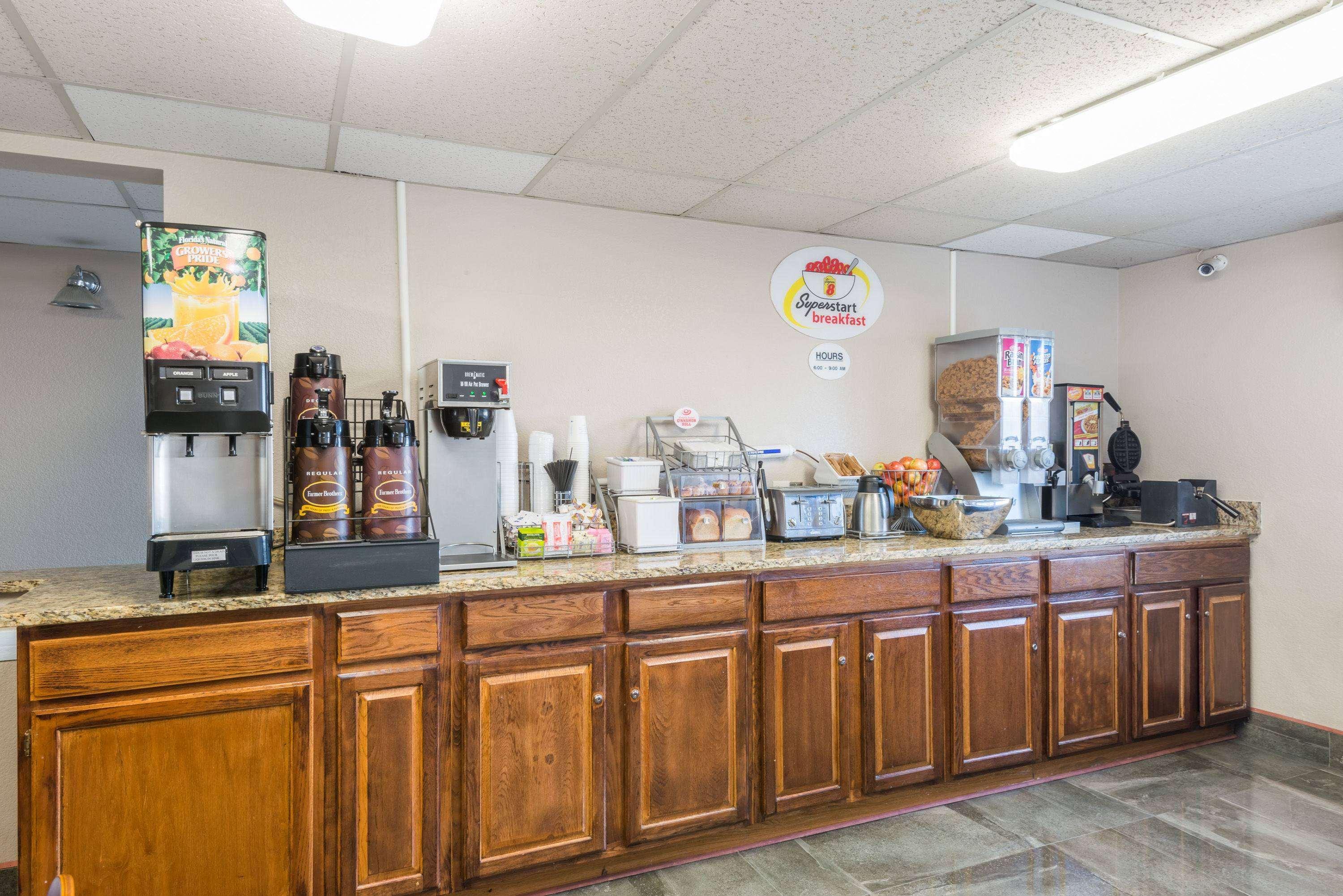 Super 8 By Wyndham North East Denver Henderson