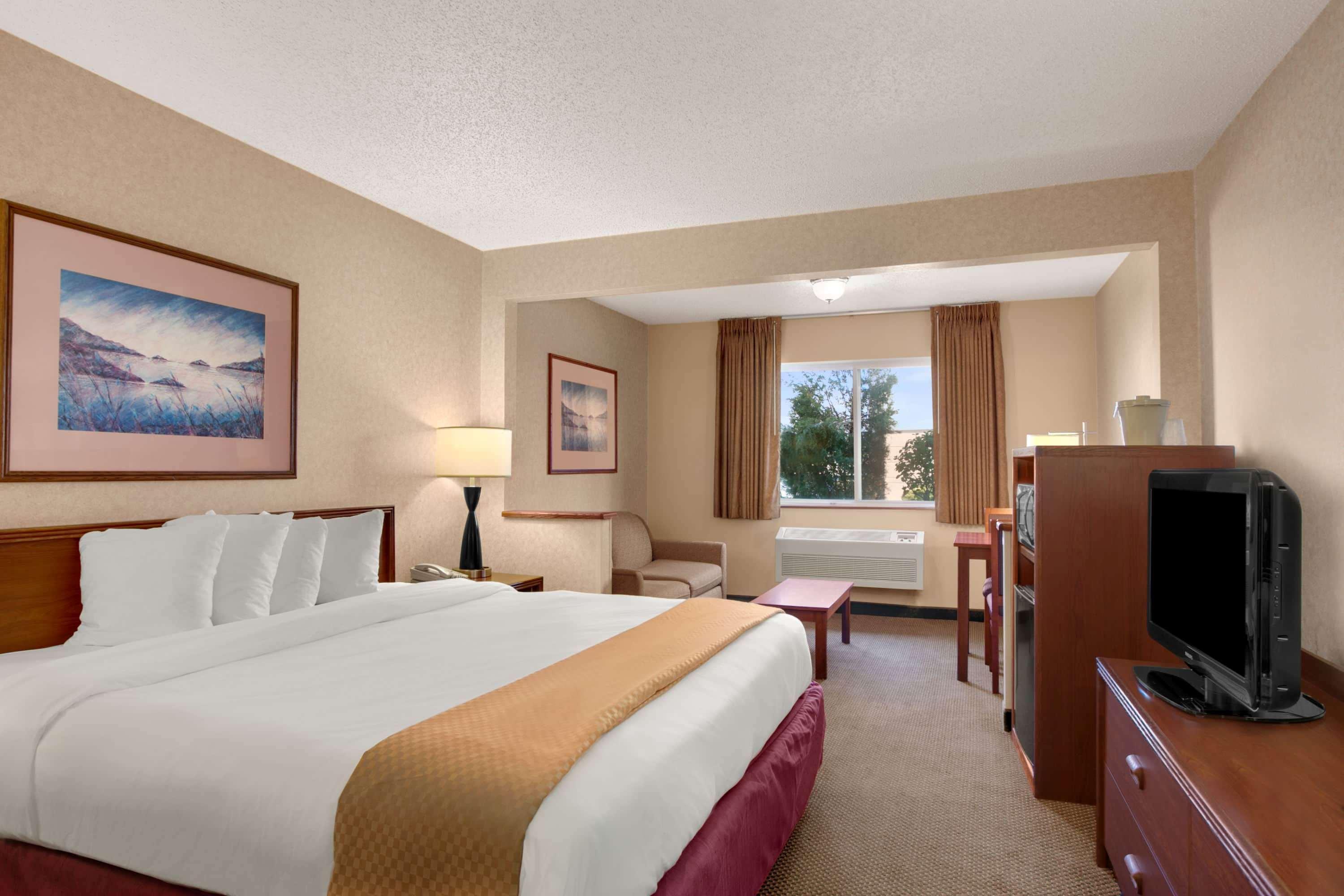 Hotel Baymont By Wyndham Golden/red Rocks 2*