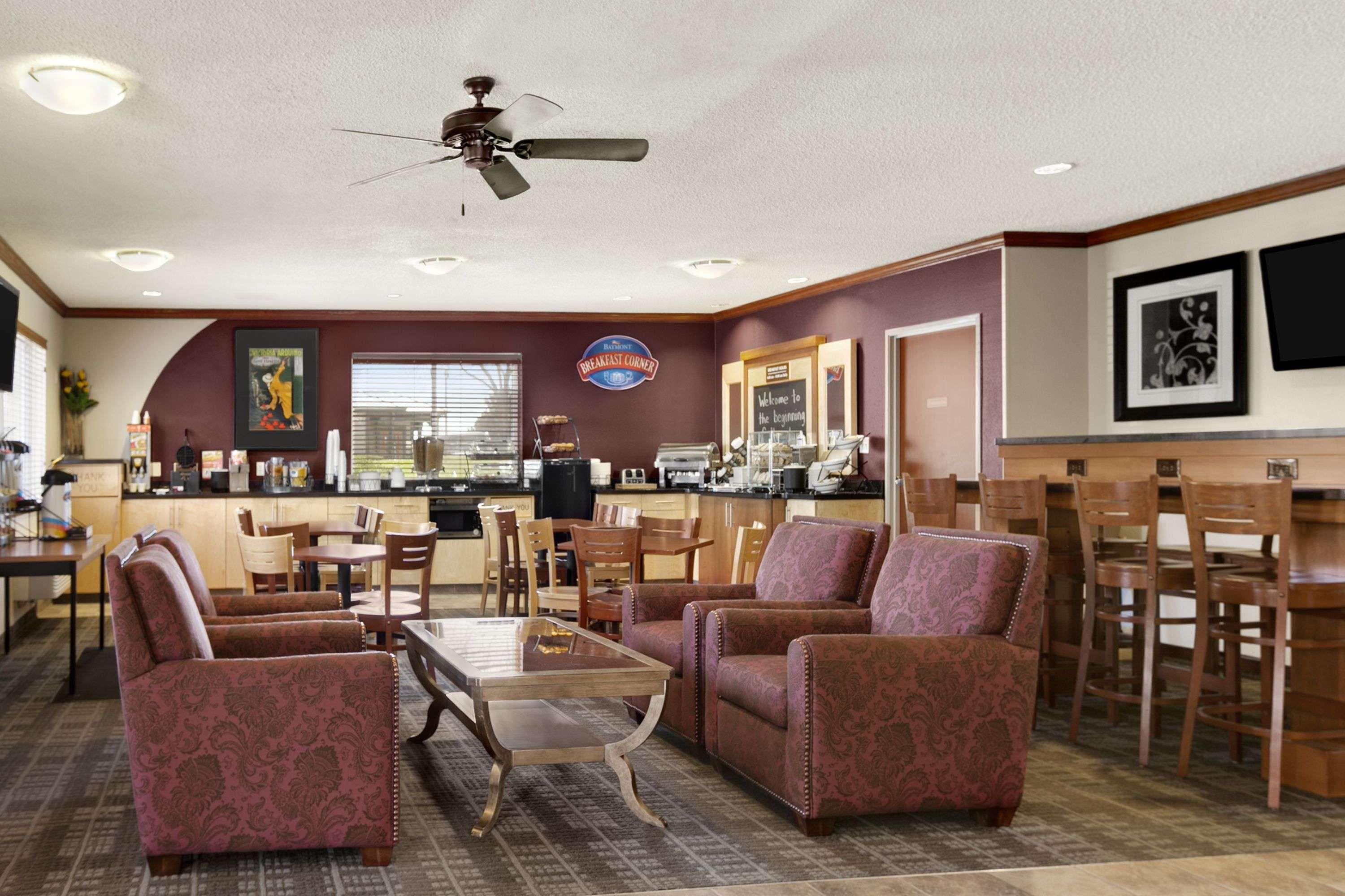 Hotel Baymont By Wyndham Golden/red Rocks 2*