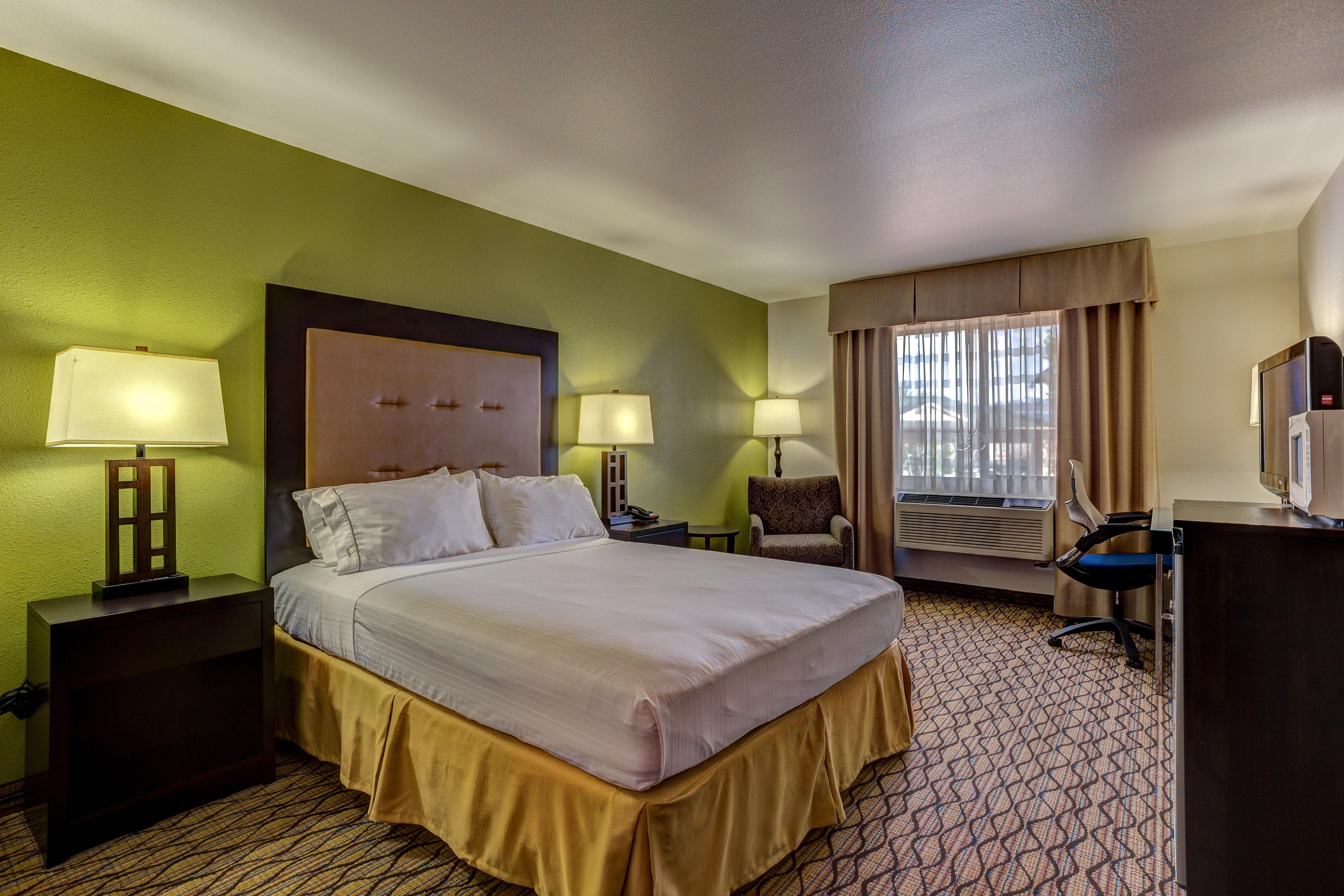 Holiday Express & - Black Canyon Area By Ihg Hotel