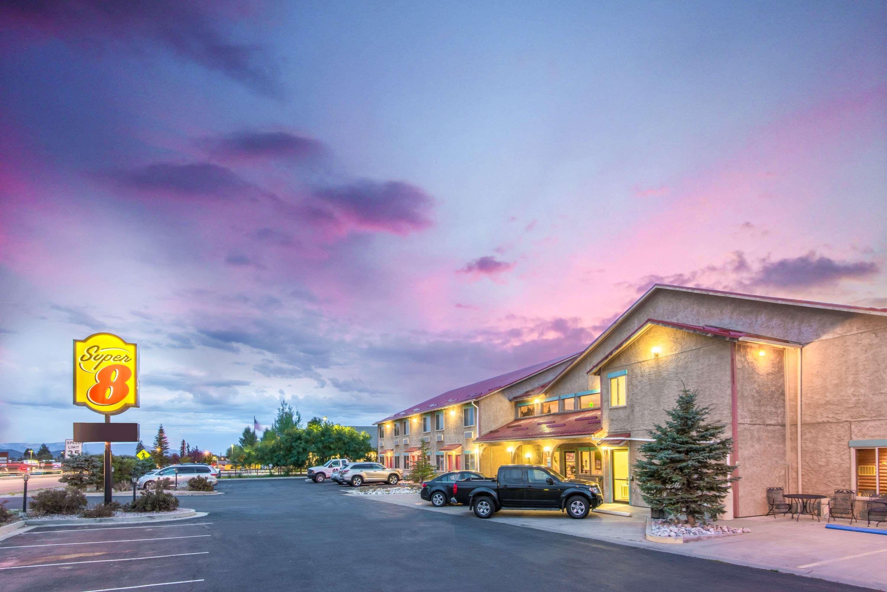 Super 8 By Wyndham Hotel 2*
