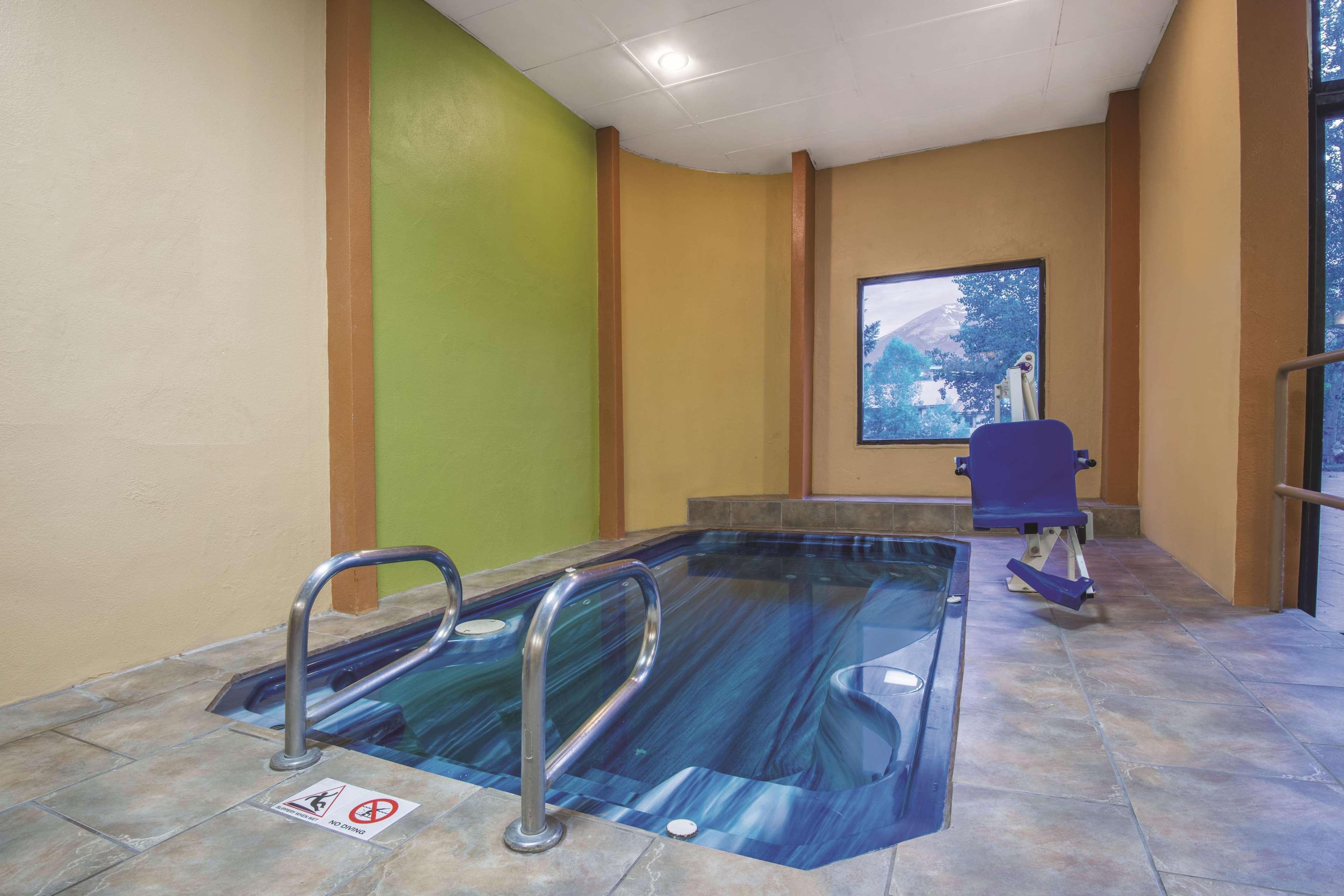 La Quinta By Wyndham - Summit Co 3*