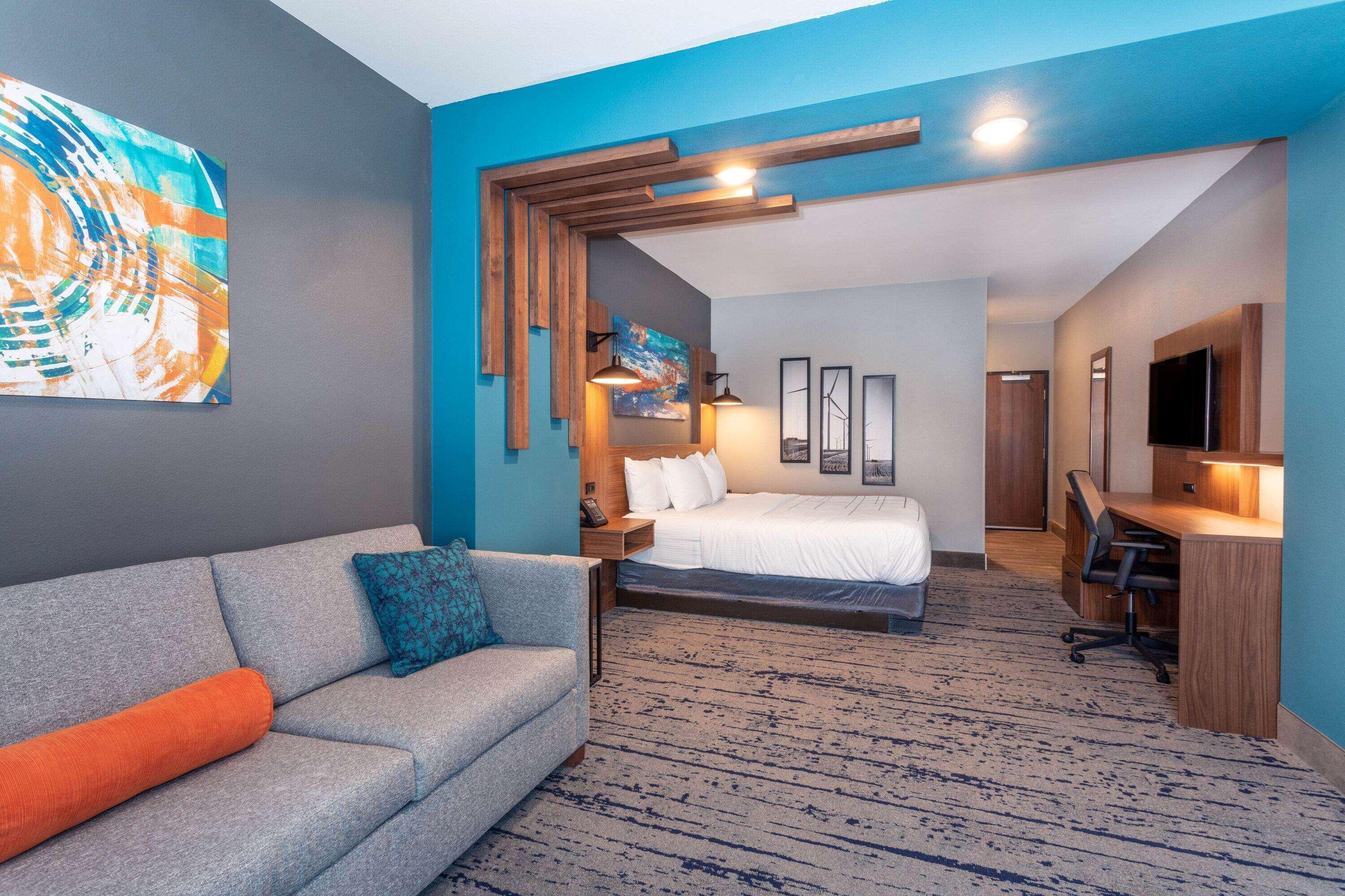 La Quinta & By Wyndham Hotel