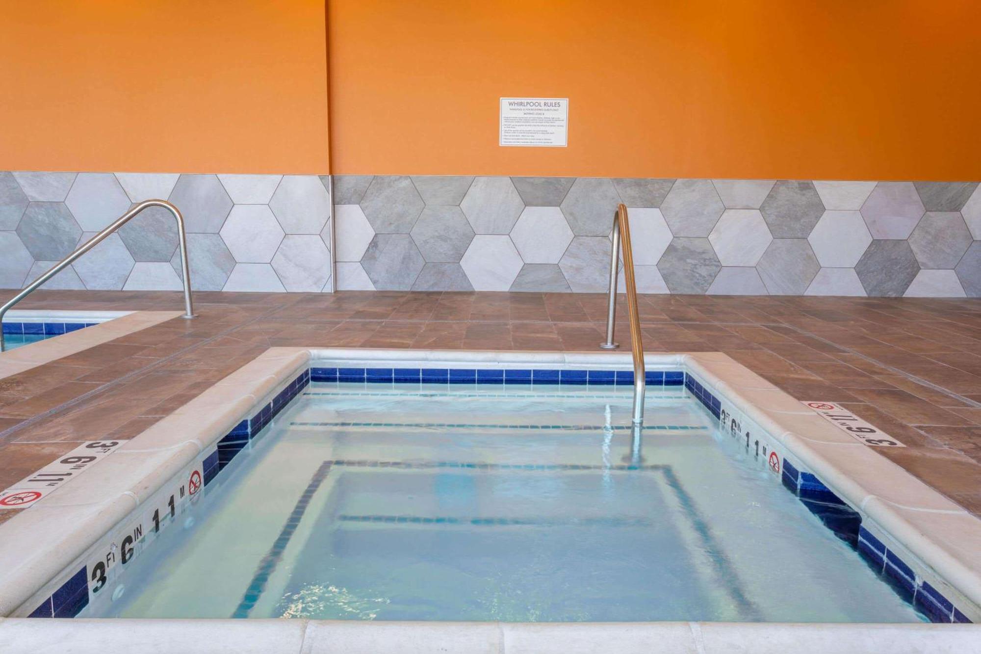 Hotel La Quinta & By Wyndham Limon