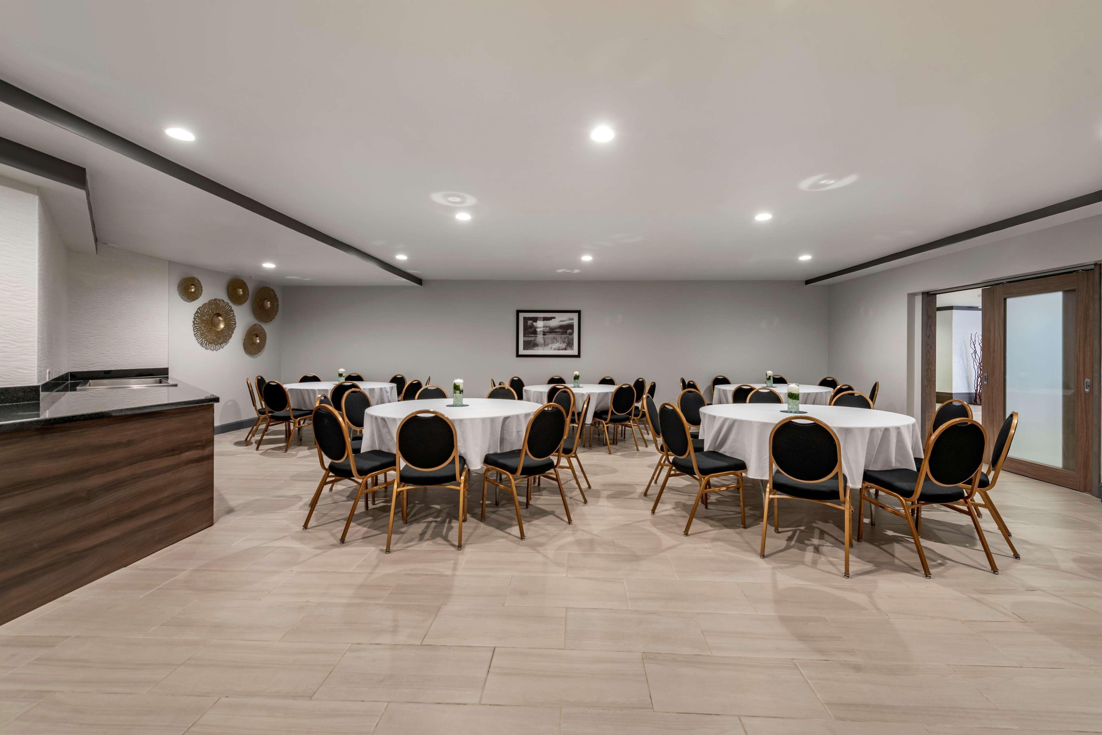 Hotel Western Premier East Denver