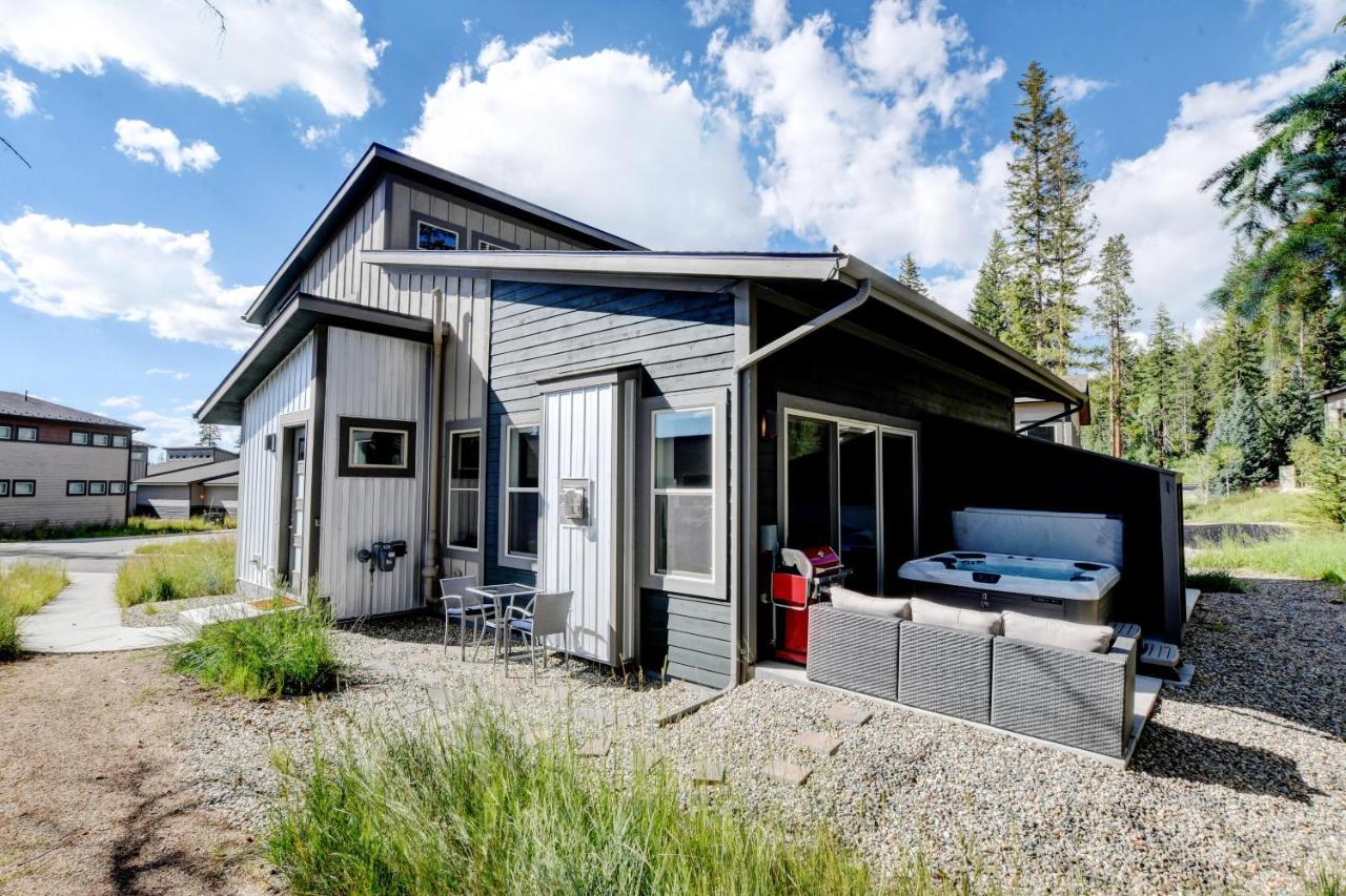 Luxury Mountain Retreat: Hot Tub & Views * Fraser