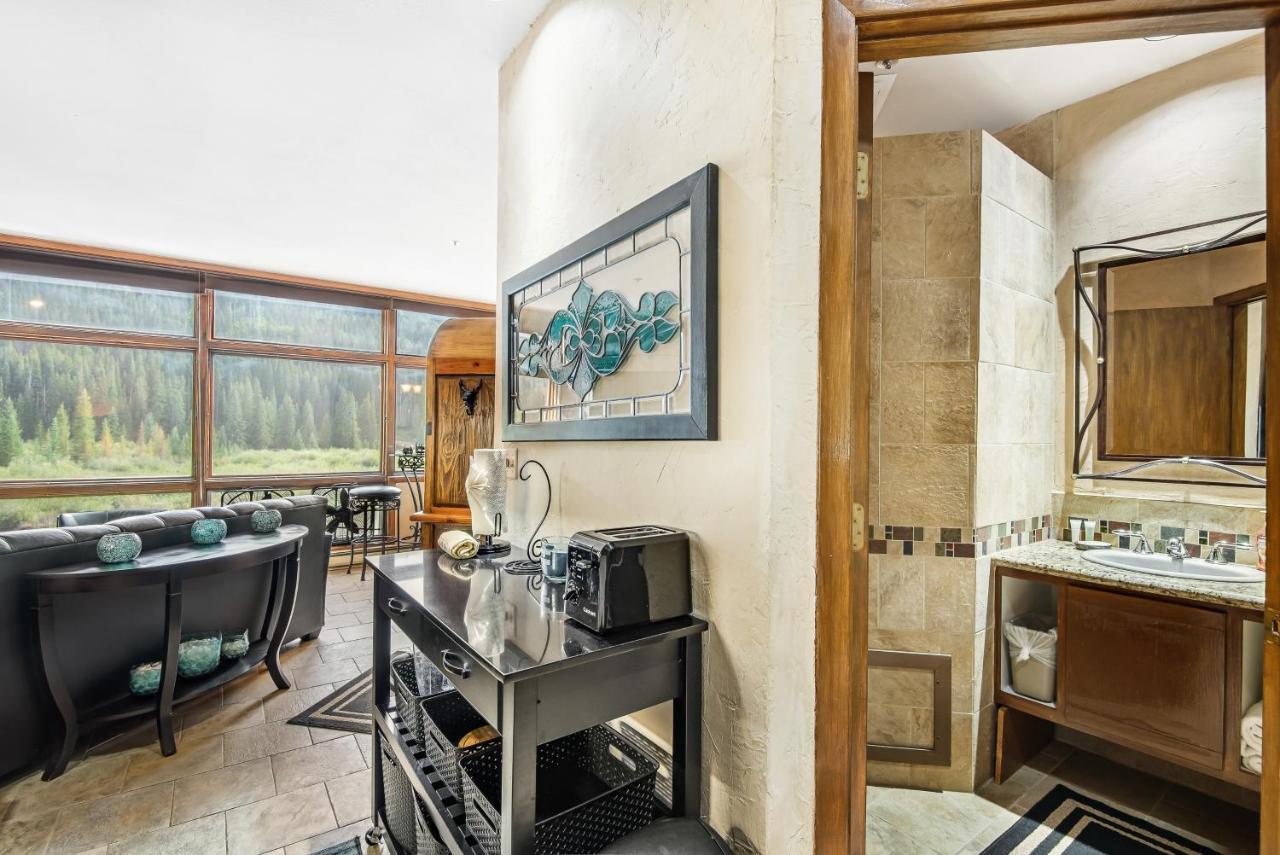2914 River Bank -