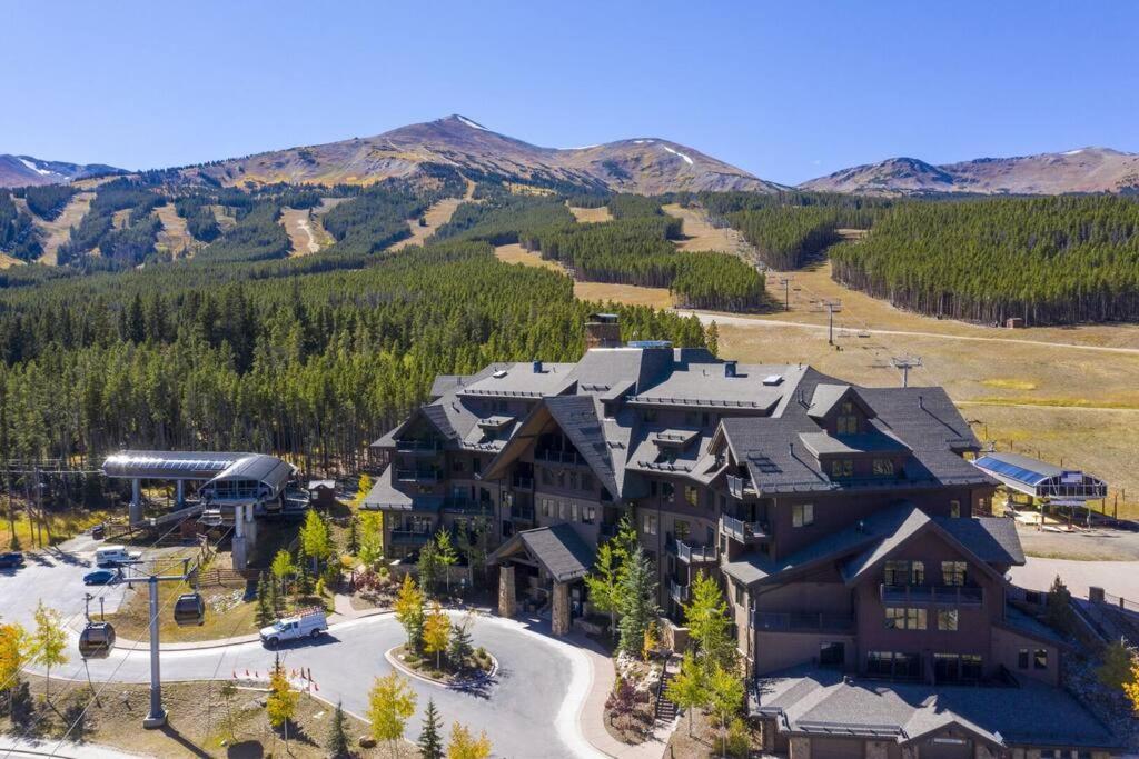 Crystal Peak 7 Paradise With Spectacular Views, Hot Tubs, And Gondola On-site! *
