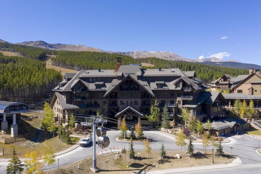 Crystal Peak 7 Paradise With Spectacular Views, Hot Tubs, And Gondola On-site! Apartment Breckenridge