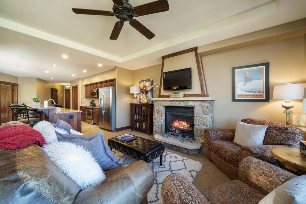 Crystal Peak 7 Paradise With Spectacular Views, Hot Tubs, And Gondola On-site! Apartment