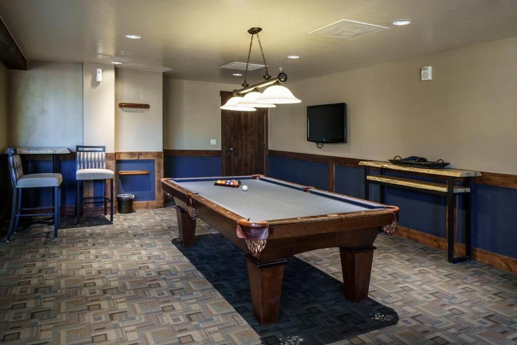 Apartment Crystal Peak 7 Paradise With Spectacular Views, Hot Tubs, And Gondola On-site! *