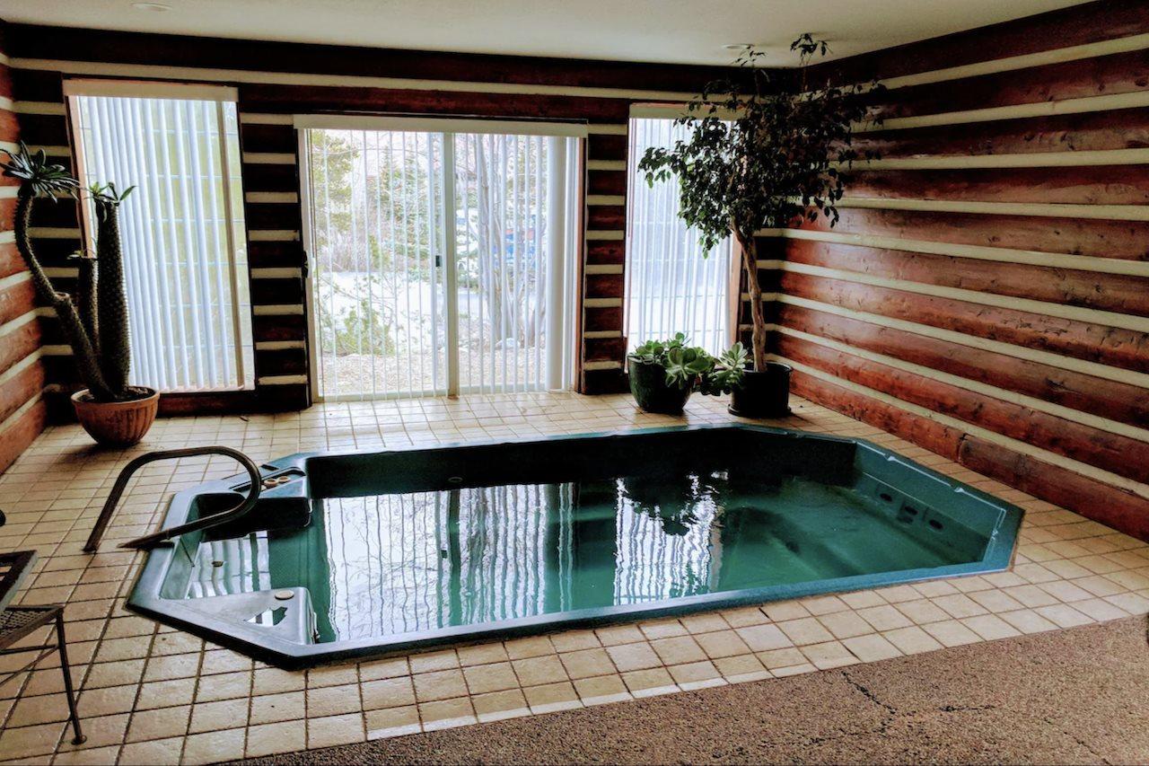 3 Peaks Hotel 2*