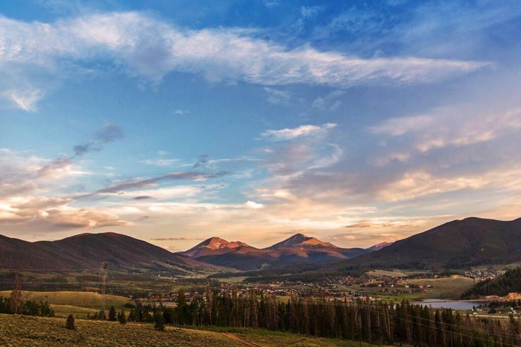 Apartment Grand Near Downtown Breck - For Summer!