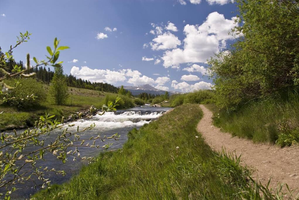 Apartment Crystal Peak 7 Paradise With Spectacular Views, Hot Tubs, And Gondola On-site! *