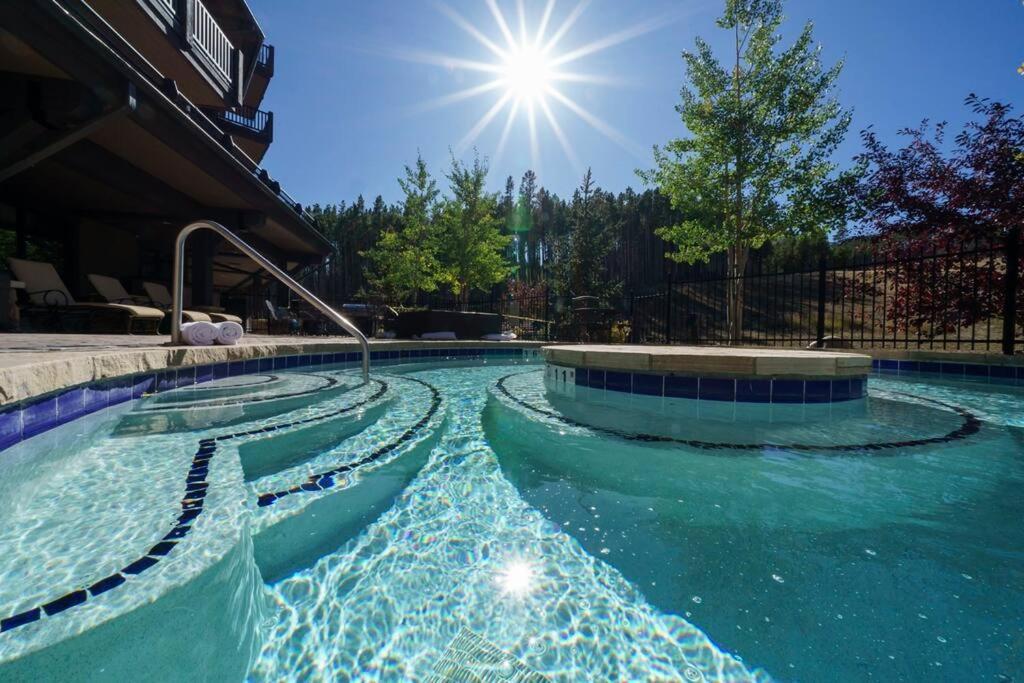 Crystal Peak 7 Paradise With Spectacular Views, Hot Tubs, And Gondola On-site! * Breckenridge