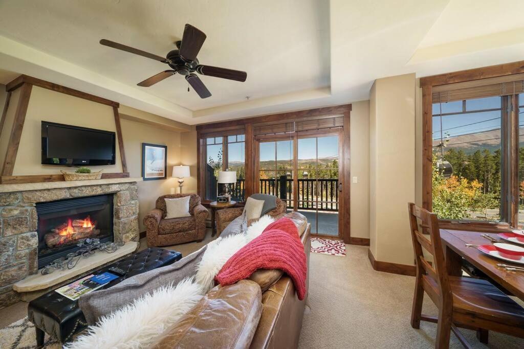 Crystal Peak 7 Paradise With Spectacular Views, Hot Tubs, And Gondola On-site! Apartment