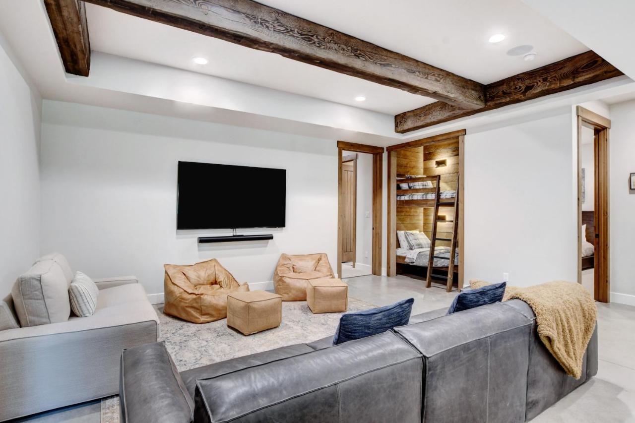 Alpine Luxury Chalet: Ski-in/out With Hot Tub & Activities