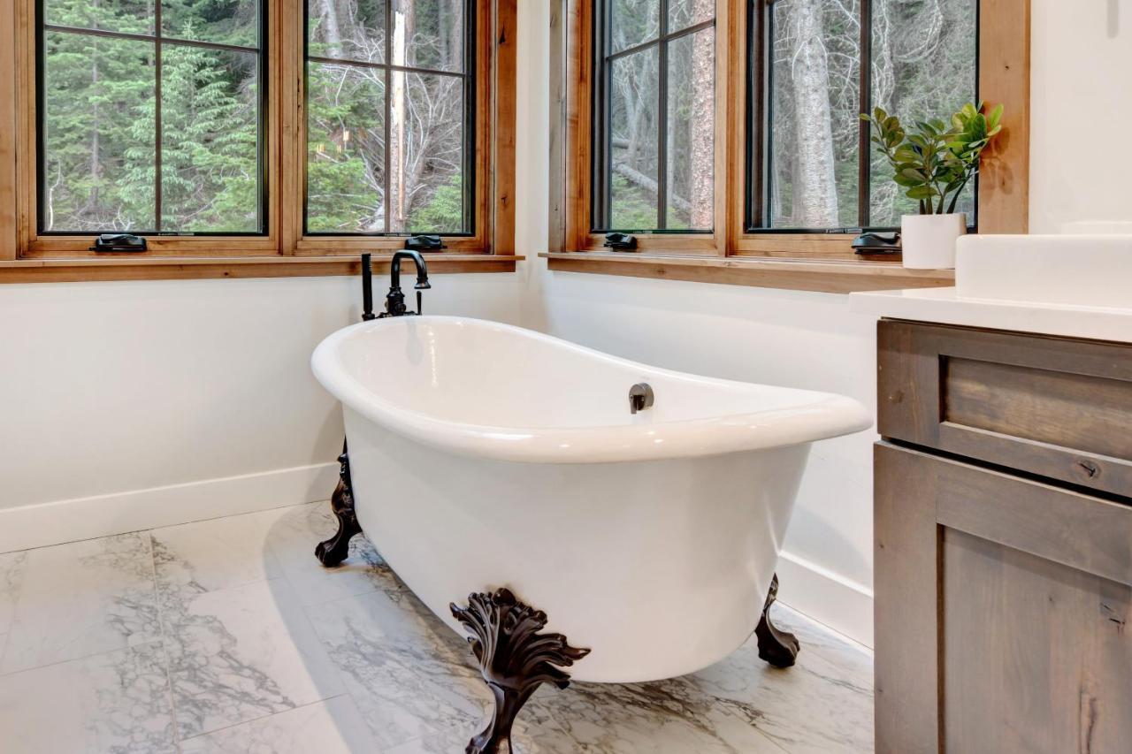 Alpine Luxury Chalet: Ski-in/out With Hot Tub & Activities Holiday home Winter Park