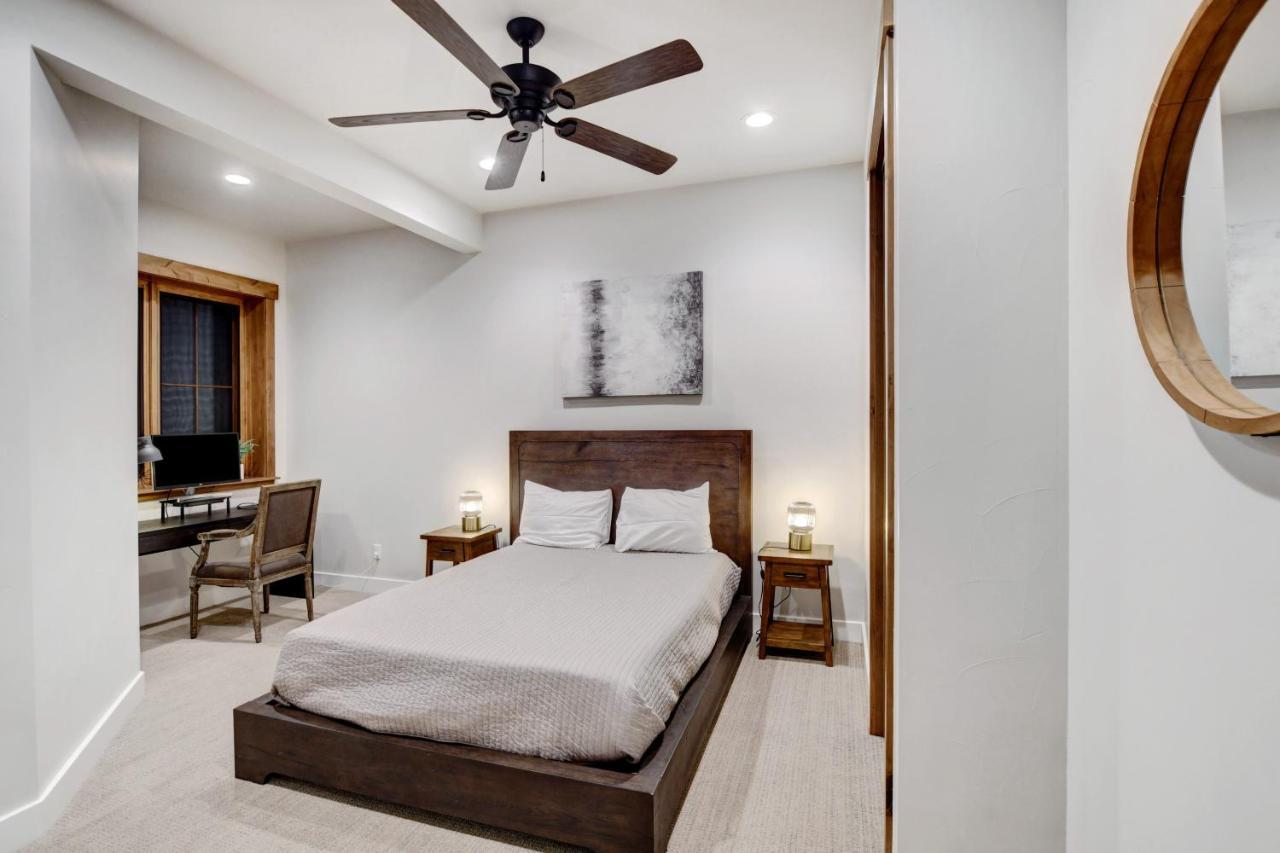 Alpine Luxury Chalet: Ski-in/out With Hot Tub & Activities Holiday home Winter Park