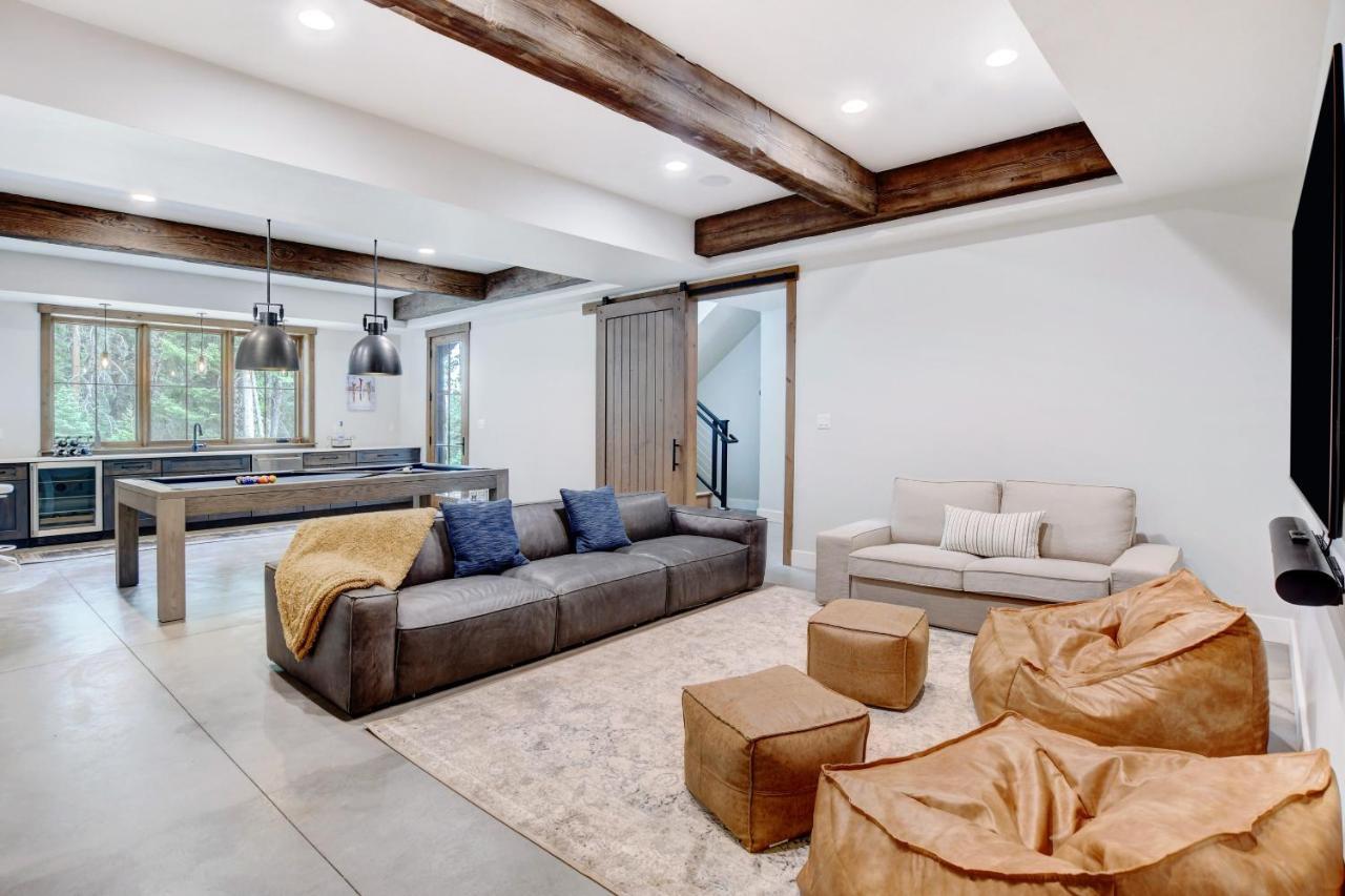 Holiday home Alpine Luxury Chalet: Ski-in/out With Hot Tub & Activities