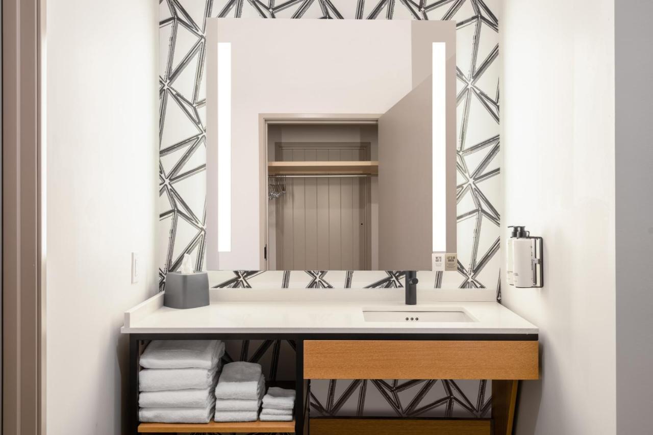 Atwell - Airport Tower Road By Ihg 4*