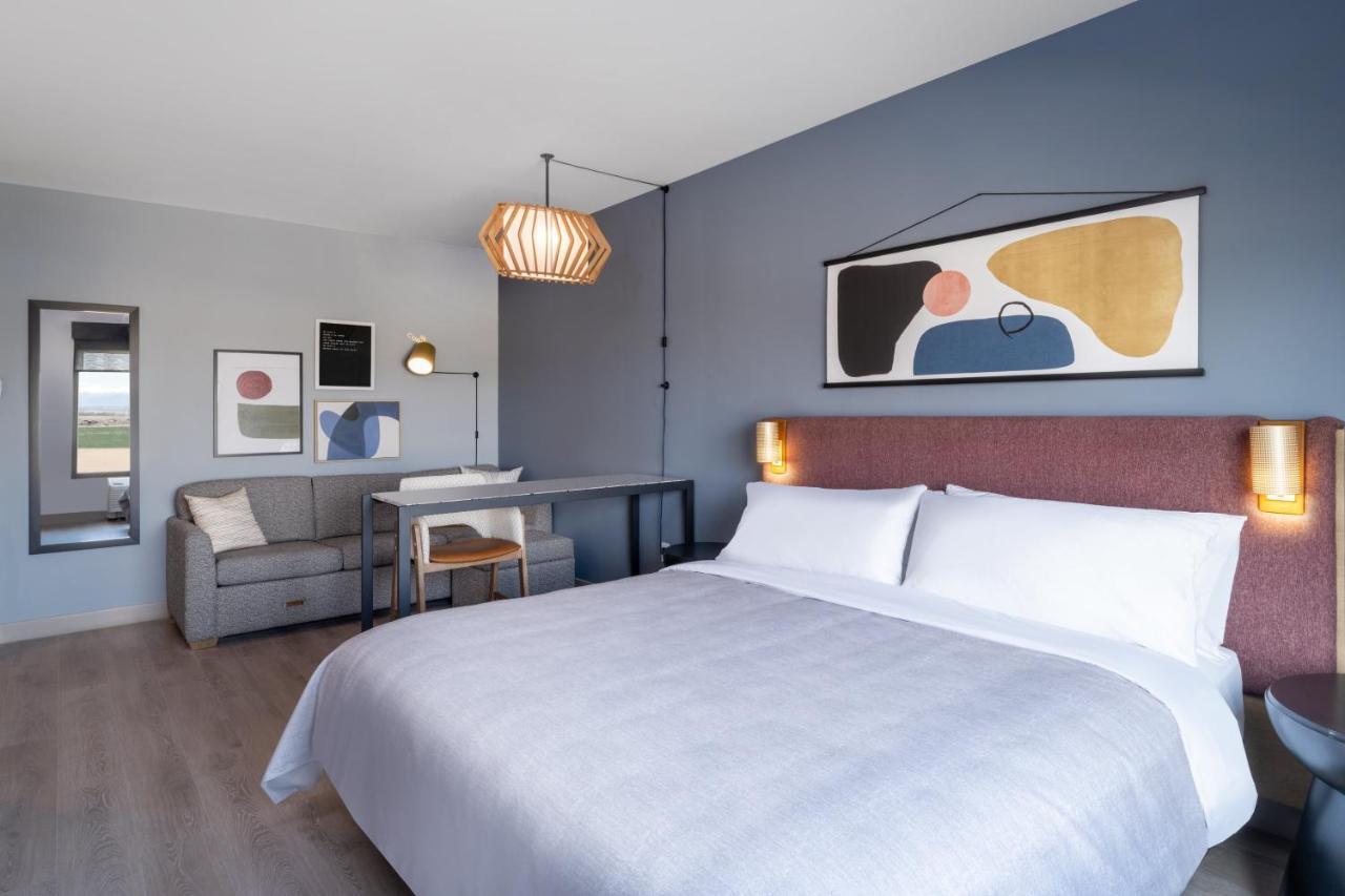 Atwell - Airport Tower Road By Ihg