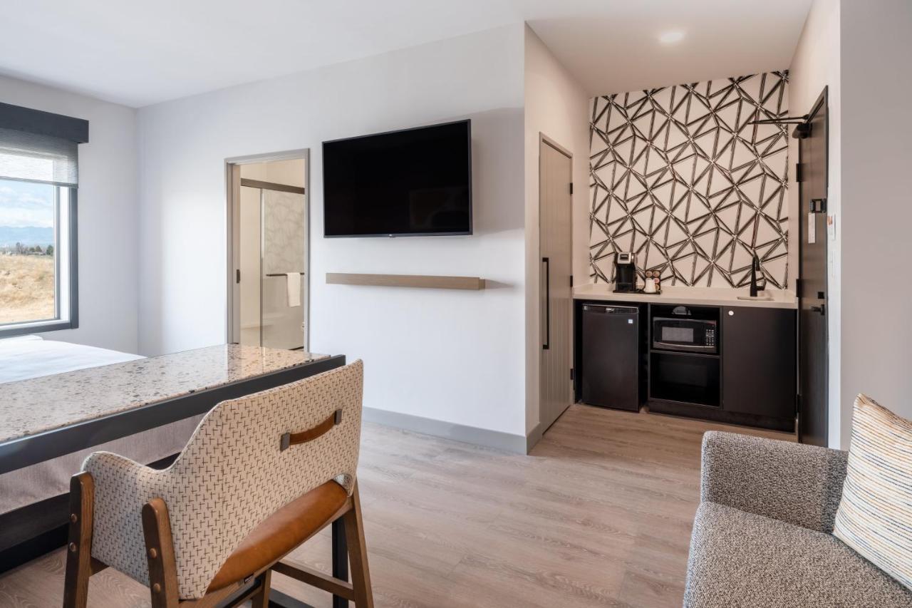 Atwell - Airport Tower Road By Ihg
