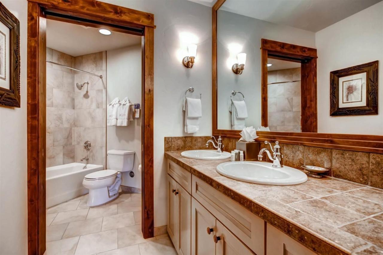 Luxury 3 Bedroom In, Out Mountain Vacation Just Steps From The Snowflake Lift Apartment Breckenridge