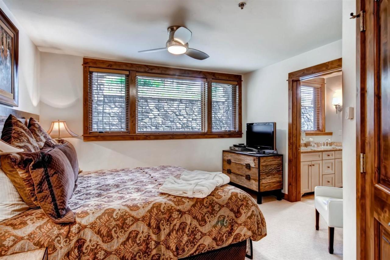 Luxury 3 Bedroom In, Out Mountain Vacation Just Steps From The Snowflake Lift Apartment Breckenridge