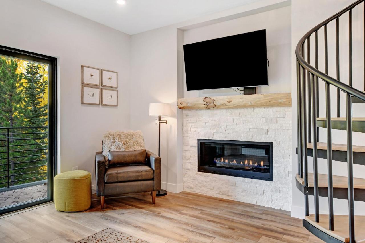 Luxury Penthouse #304: Panoramic Views & Complimentary Activities *