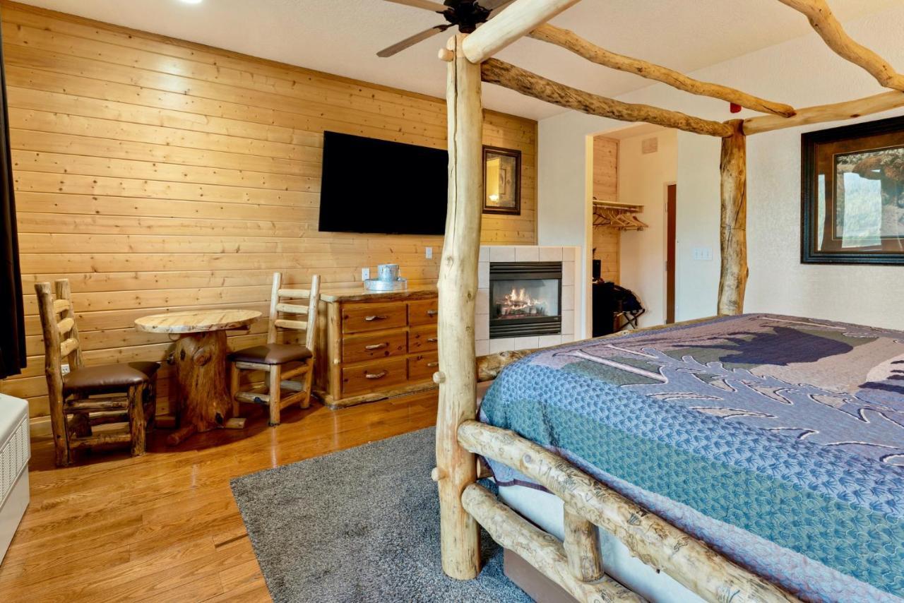 Gateway Hotel Grand Lake