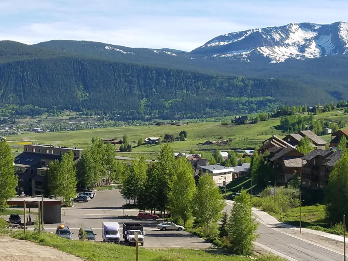 Mountain-contemporary 2 Bedroom Apartment