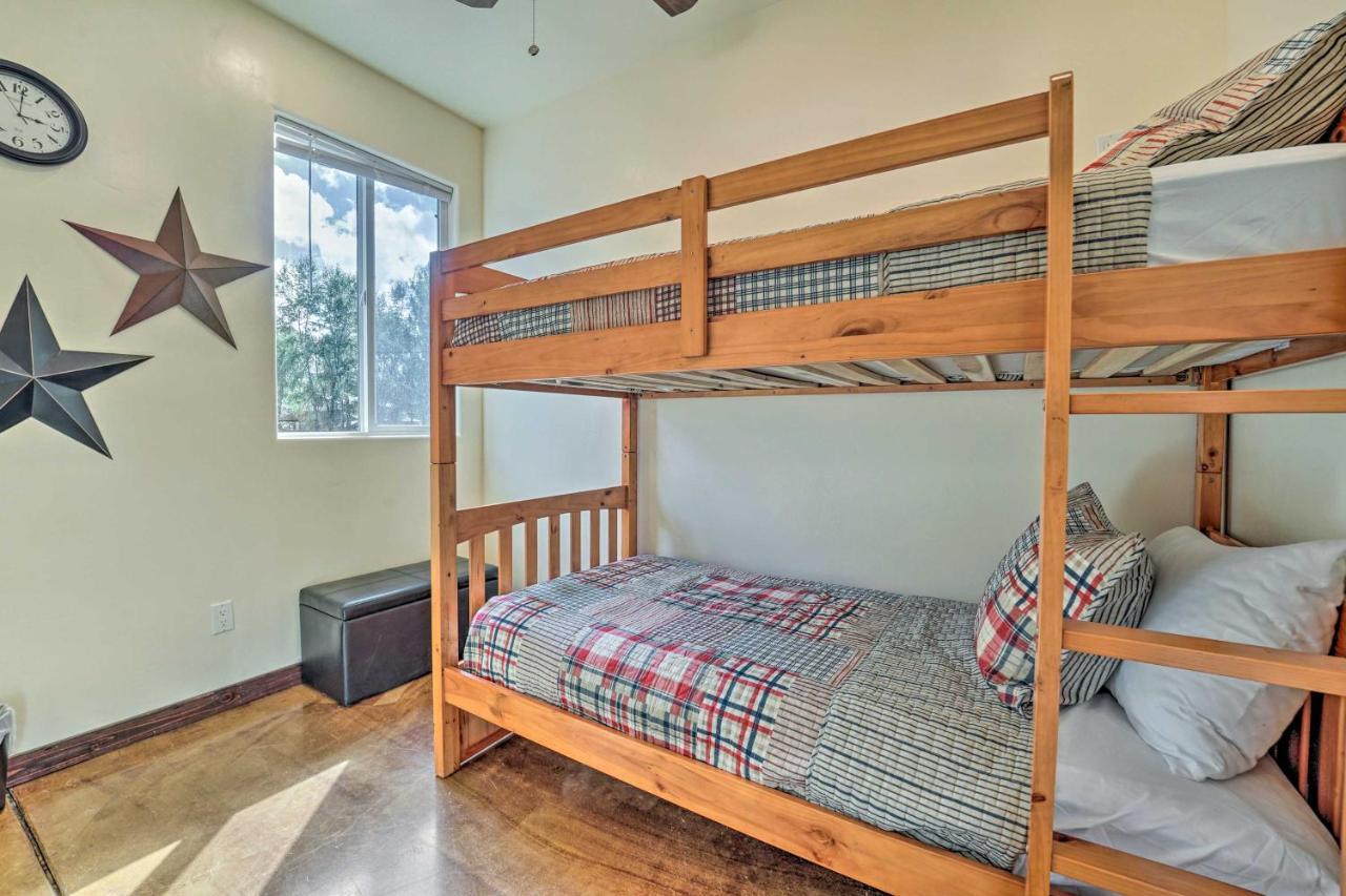 Holiday home Serene With Patio And River Access!