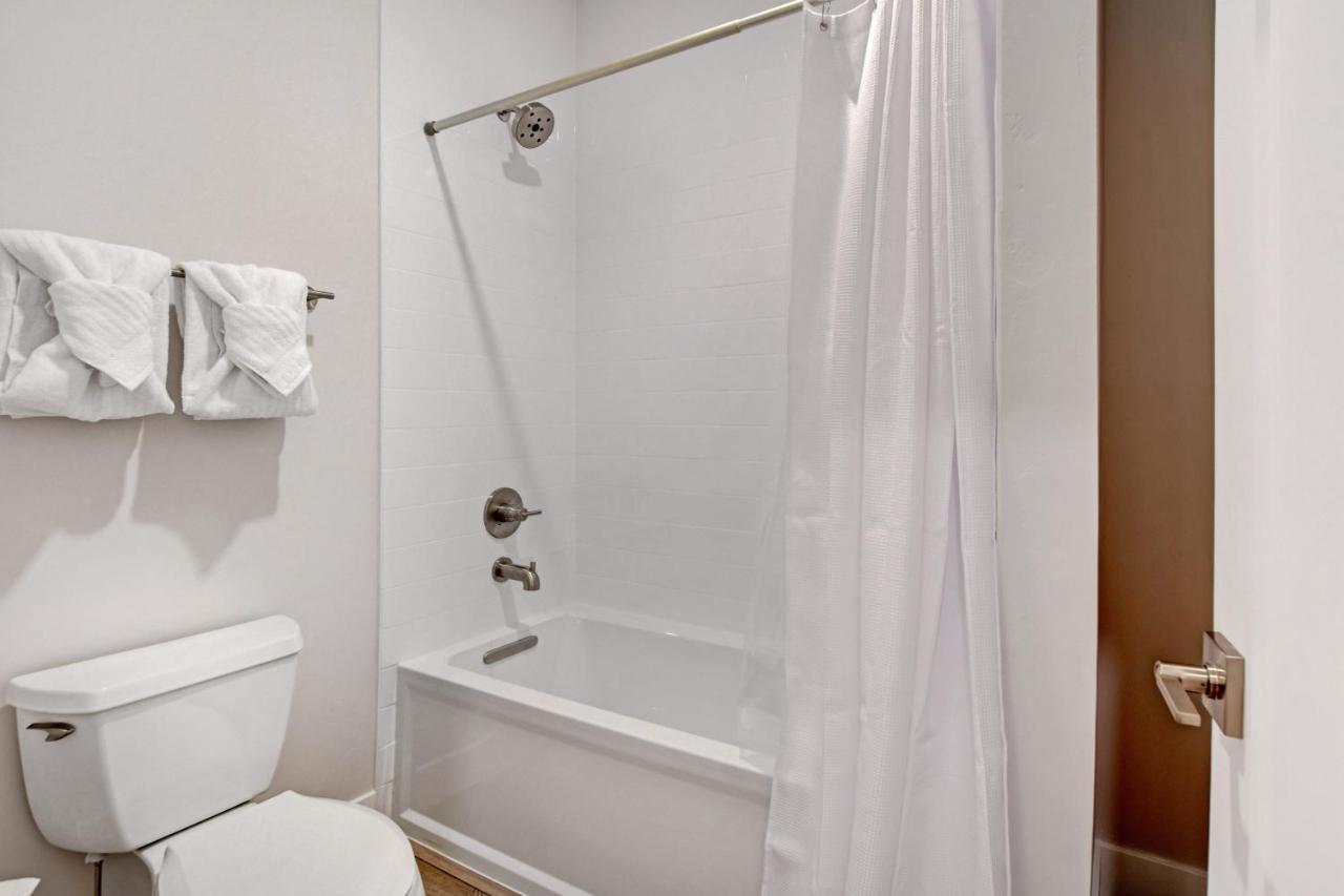 Luxury Penthouse #304: Panoramic Views & Complimentary Activities Winter Park