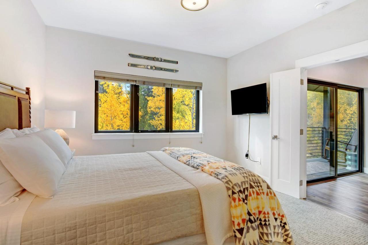 Luxury Penthouse #304: Panoramic Views & Complimentary Activities *