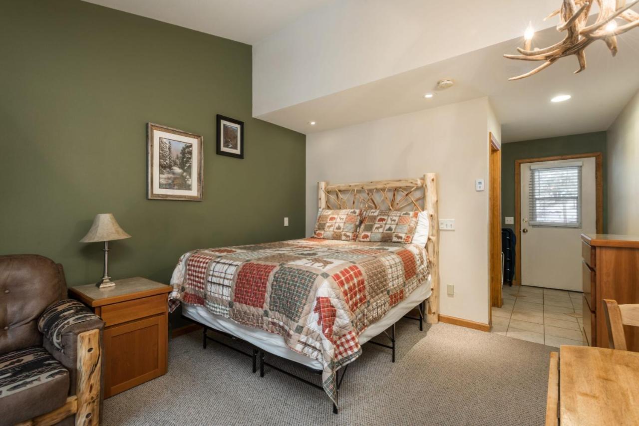 Hotel Ponderosa