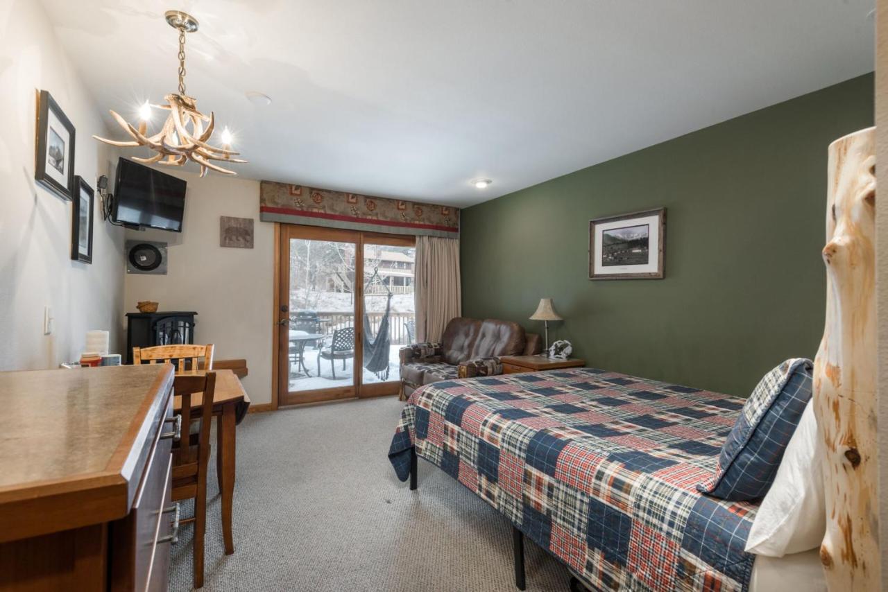 Ponderosa Hotel 2*
