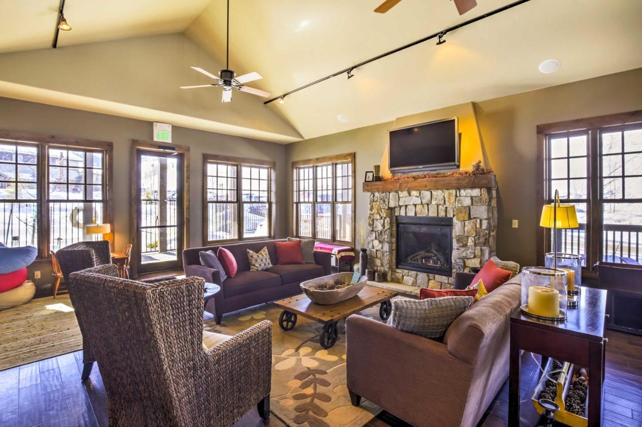 With Mtn Views And Ski-inandski-out Access! Apartment Granby
