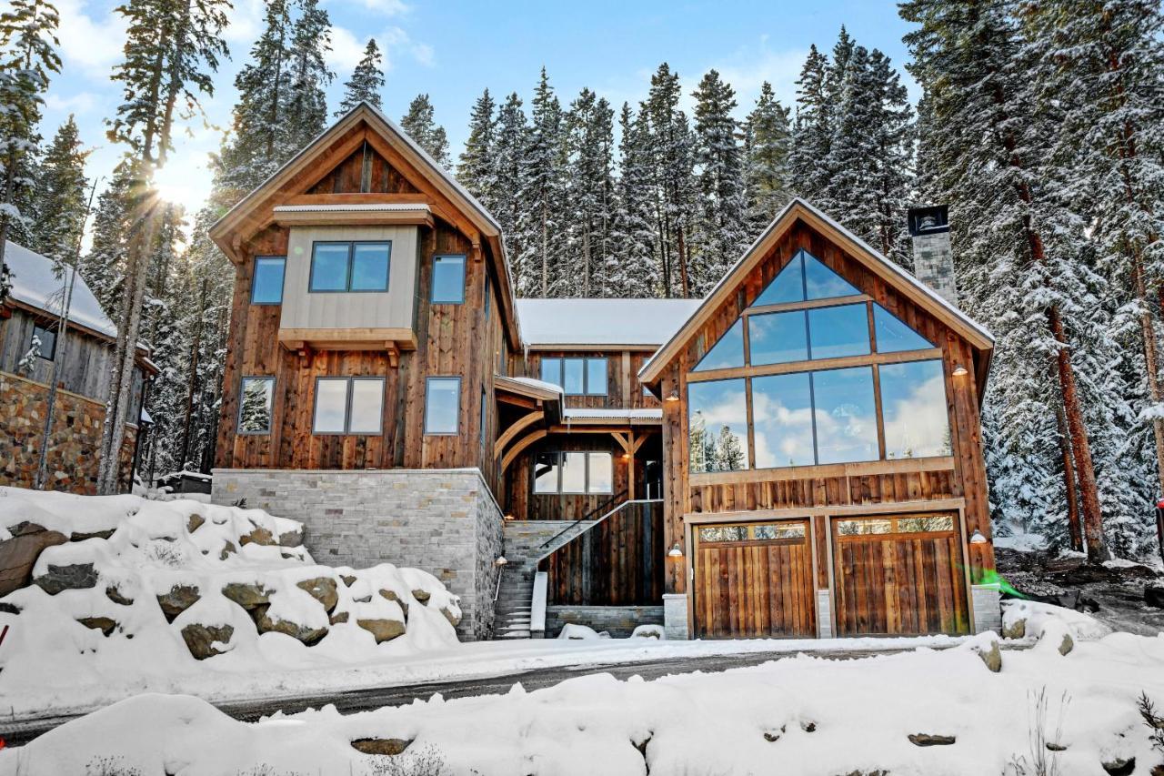 Ski-in-ski-out Chalet: Luxury Hot Tub Retreat With Mountain Views Holiday home *