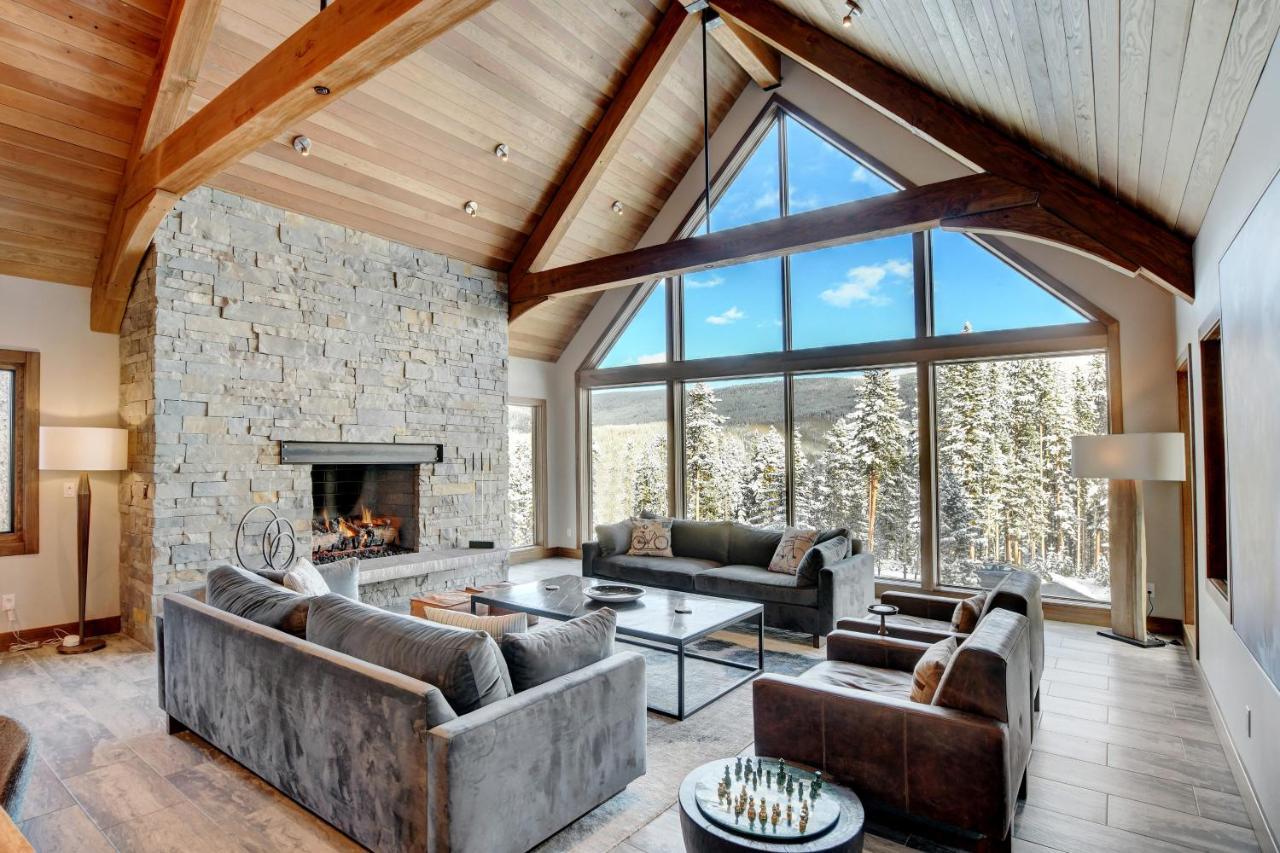 Ski-in-ski-out Chalet: Luxury Hot Tub Retreat With Mountain Views Holiday home