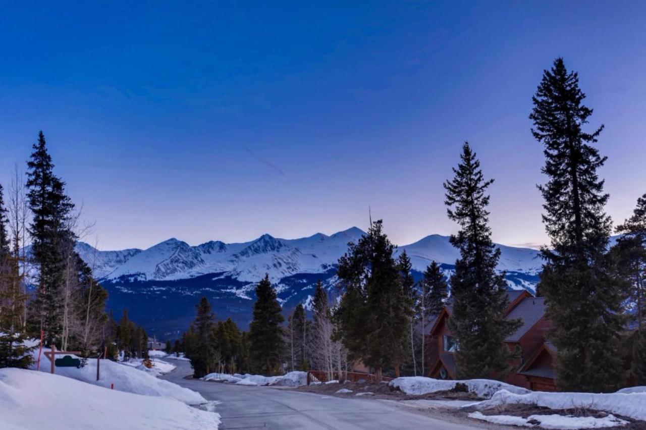 Holiday home Warm And Luxurious, Spectacular Views, En-suites, Hot Tub, Shuffle Board, Arcade Machine!!